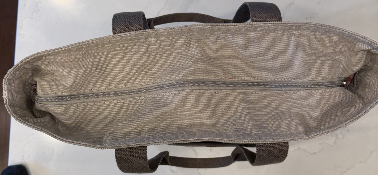 FLIGHT Outfitters Zip Top Tote Bag Gray/Beige Outer & Inner Pockets-4 zip pocket