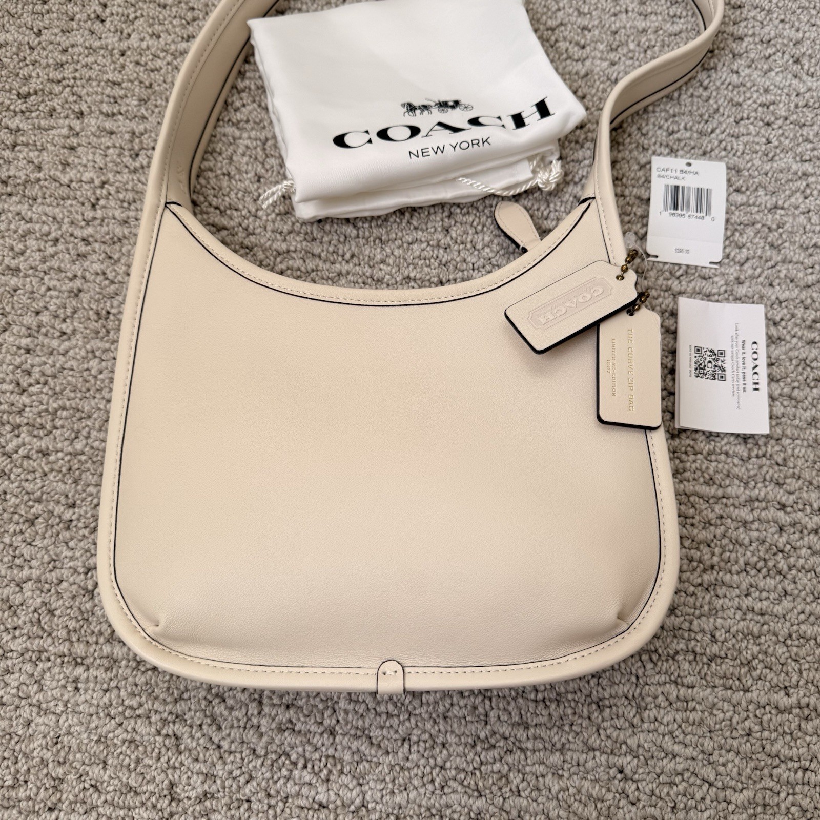 🐚 NWT Limited COACH Curve Zip Shoulder Bag in Brass/Chalk White Leather CAF11