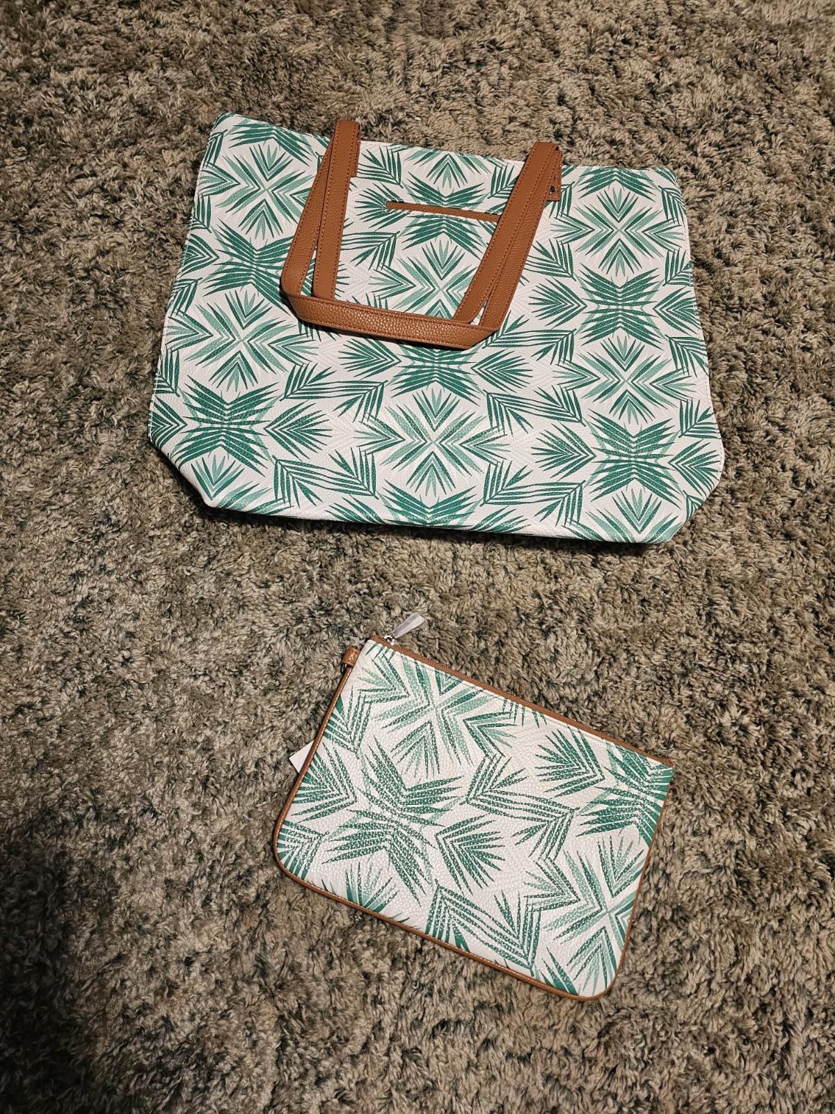 2-Piece Set: Thirty-One Tropical Palm Tote Green/White Zip-Top Pouch Pockets