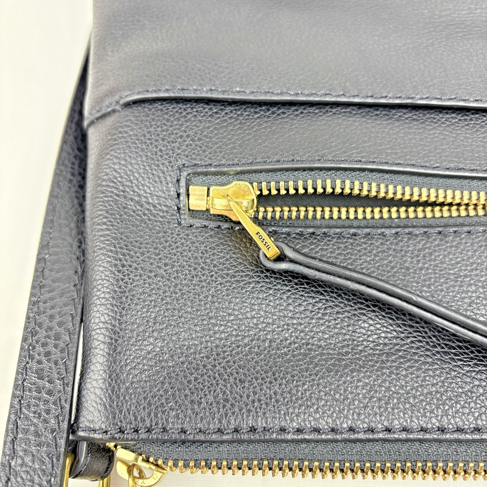 Black Fossil Fiona Crossbody Pebble Leather Purse 40″ Long Detachable Strap
