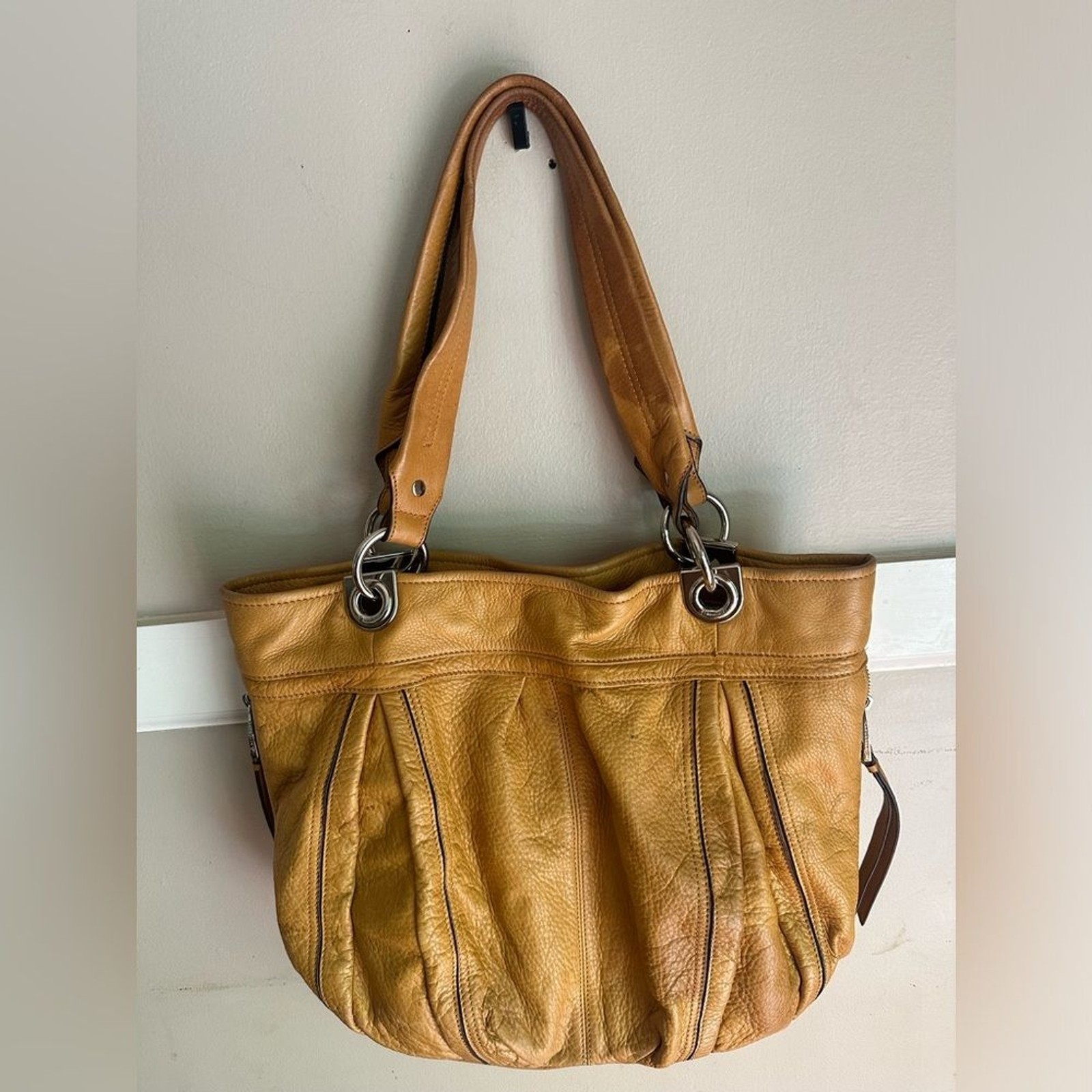B. Makowsky hobo handbag soft tan leather & distinctive pleated front silver hdw