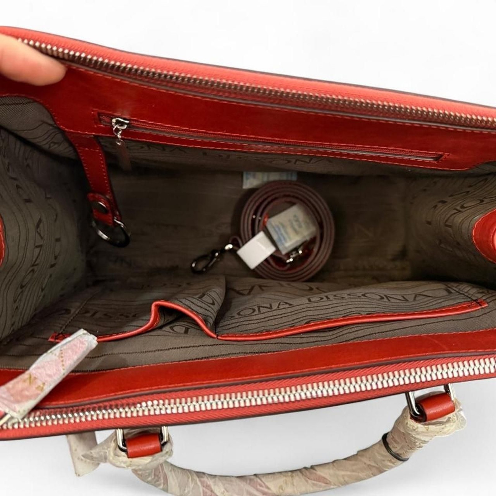 Dissona – 100% Leather Read Handbag