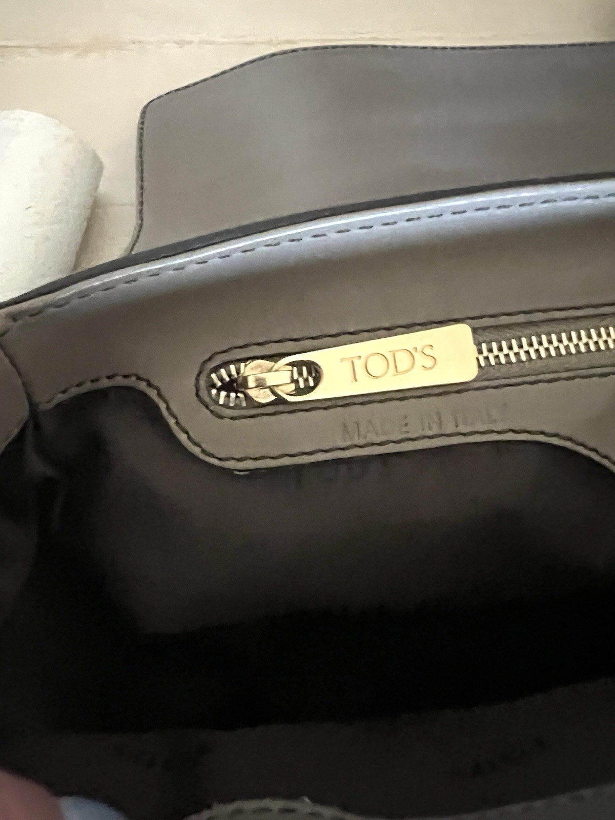 PREOWNED Vintage Tod’s Taupe Beige Leather Shoulder Bag with Dust Bag