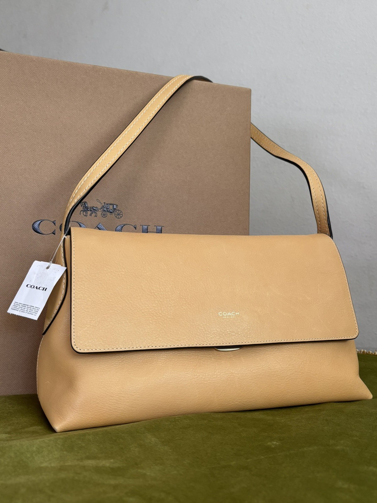 Coach Chelsea 30 grain Leather Brass/Vanilla