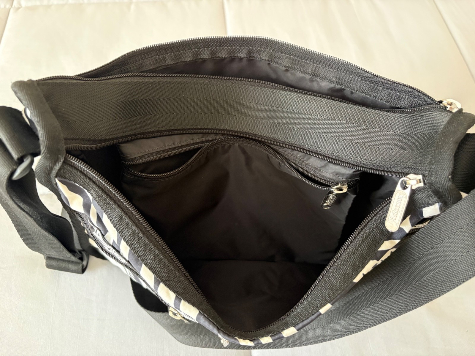 NWOT LeSportsac Deluxe Everyday Crossbody Shoulder Bag Zebra Pattern Double Zip