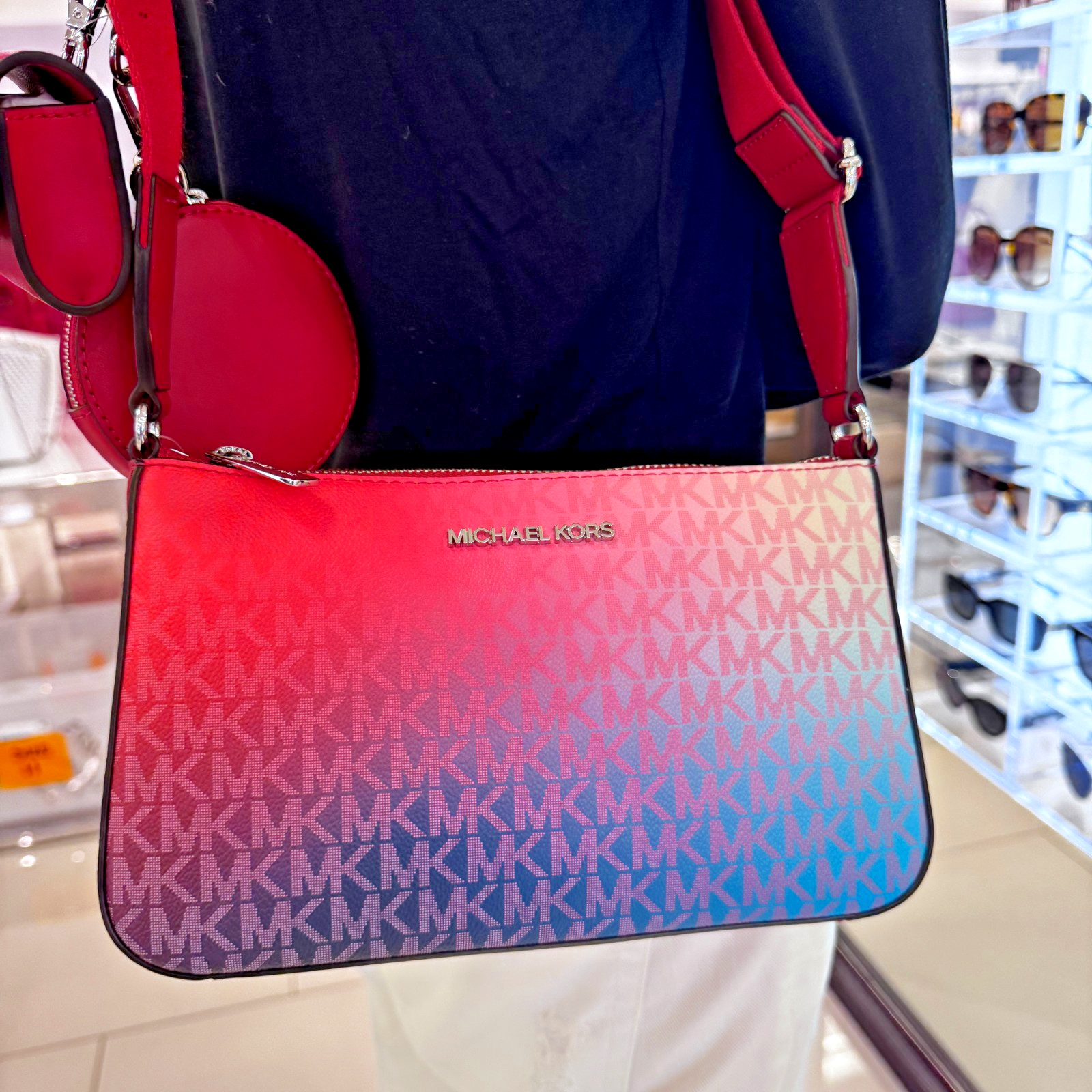 Michael Kors Jet Set Travel SM Tech 3in1 Crossbody Bag color shift Drk Raspberry