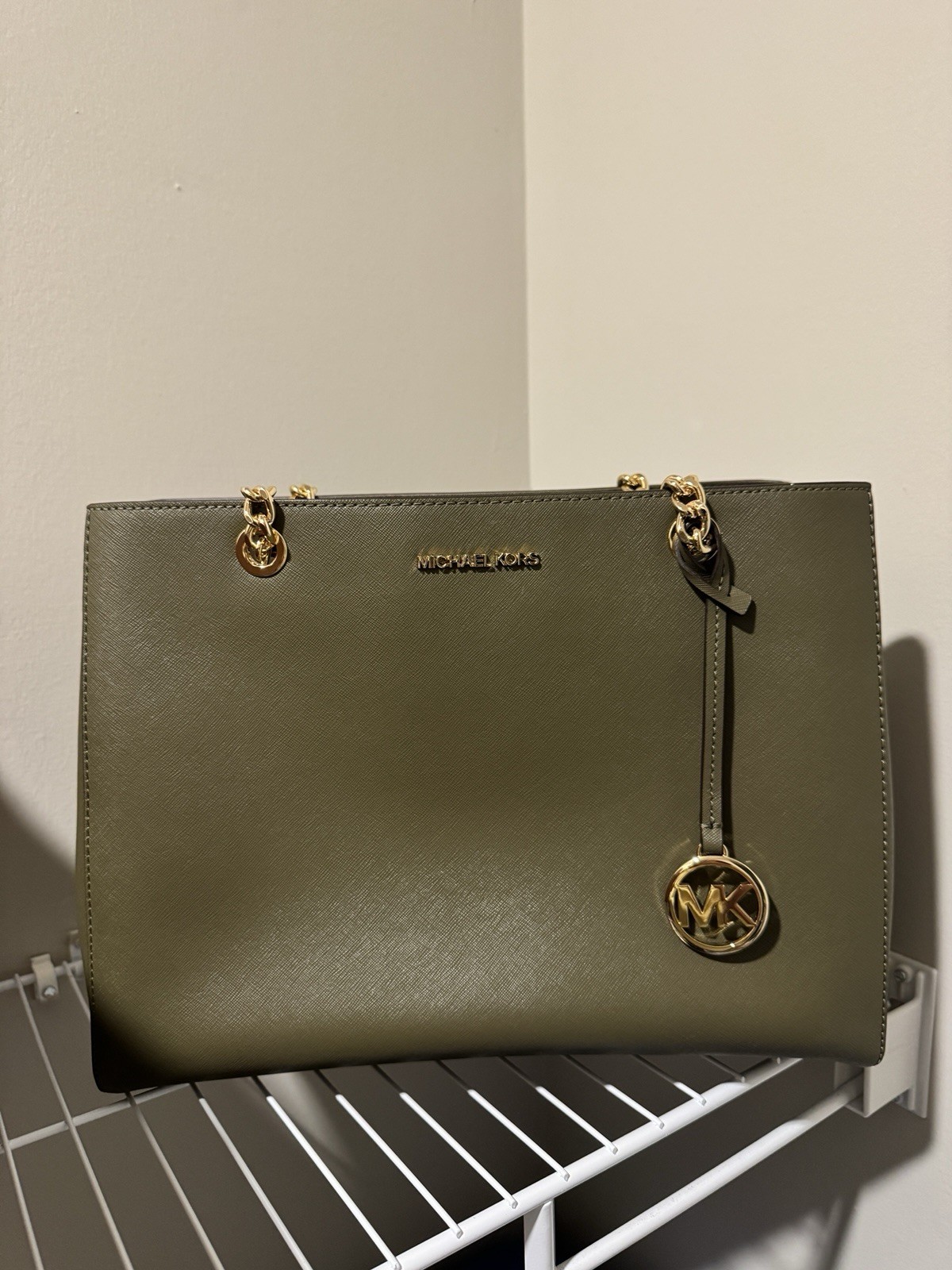 Michael Kors Green Shoulder Bag Gold Chain Strap Logo Charm Magnetic, Pockets