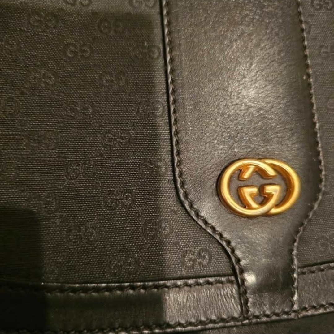 Gucci Black Micro GG Shoulder Bag Logo Accents Gold Hardware Magnetic Strap
