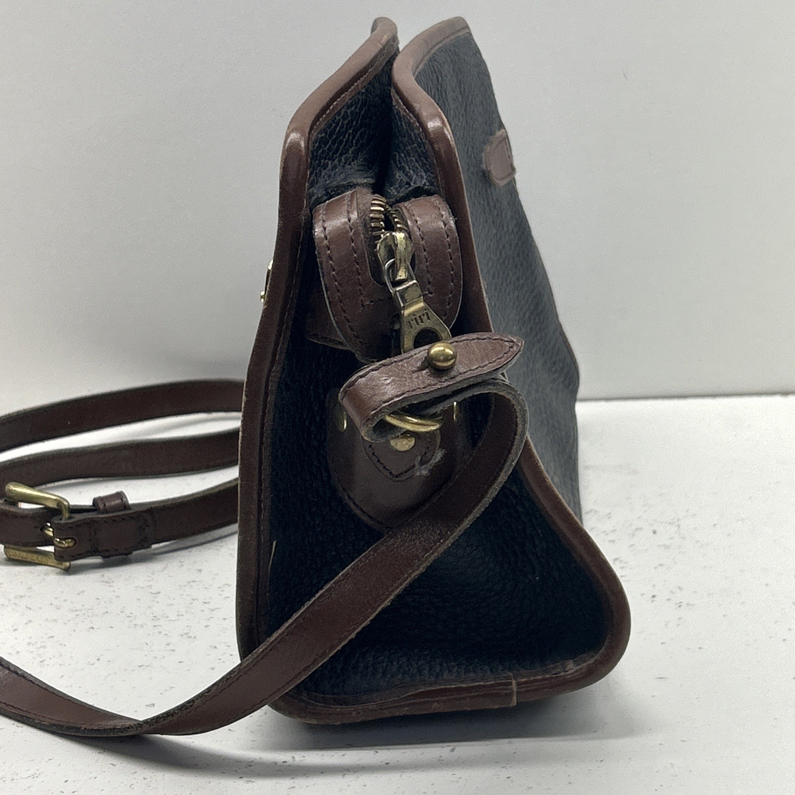 Dooney & Bourke VTG Pebbled Leather Black & British Tan Buckle Zip Crossbody Bag