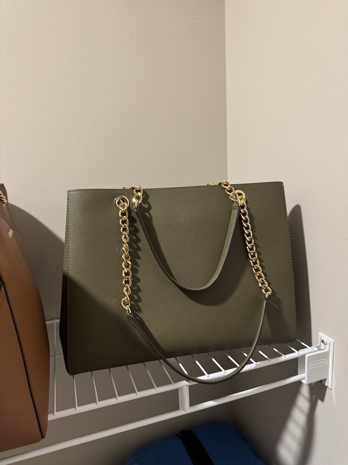 Michael Kors Green Shoulder Bag Gold Chain Strap Logo Charm Magnetic, Pockets