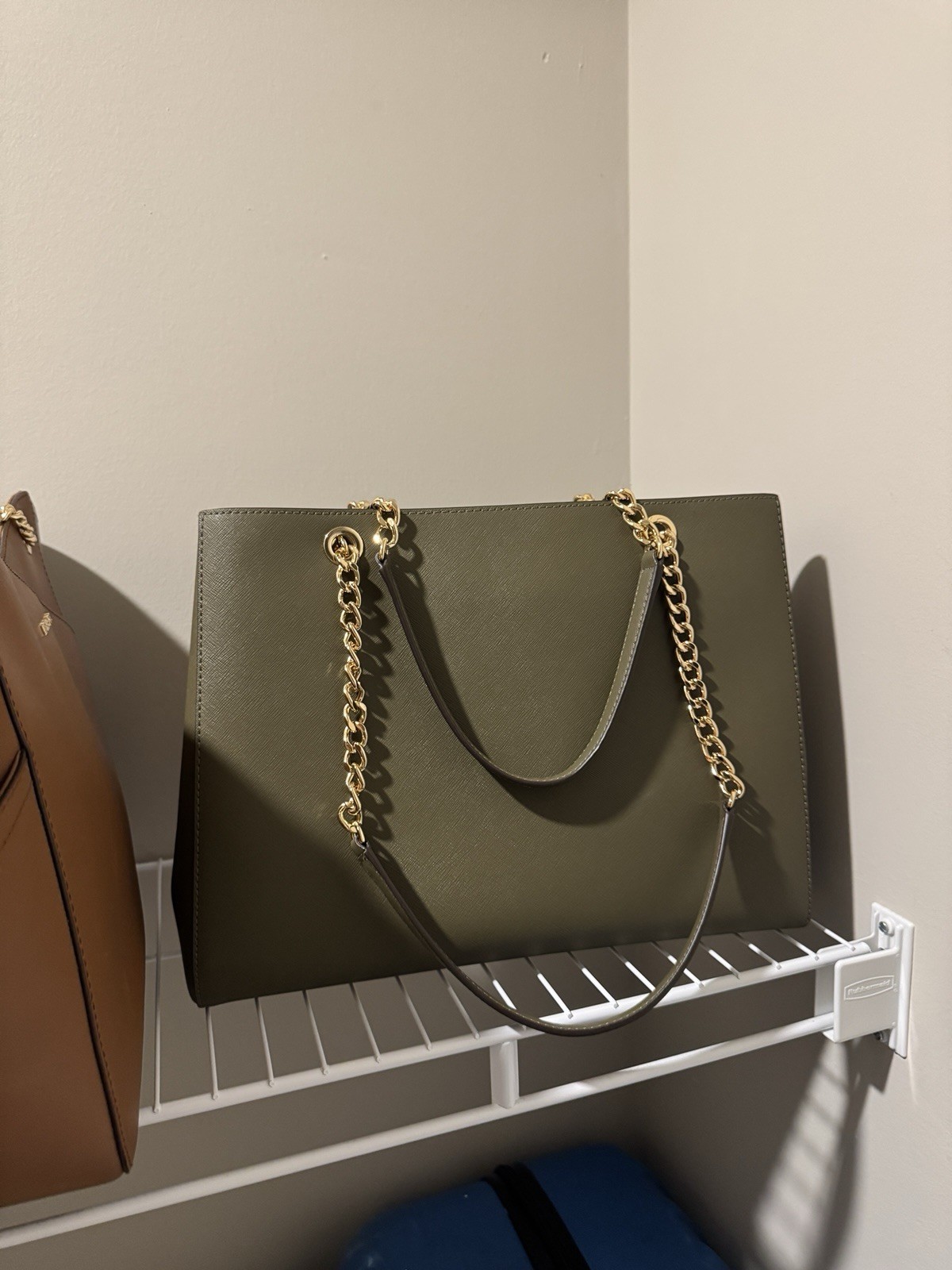 Michael Kors Green Shoulder Bag Gold Chain Strap Logo Charm Magnetic, Pockets
