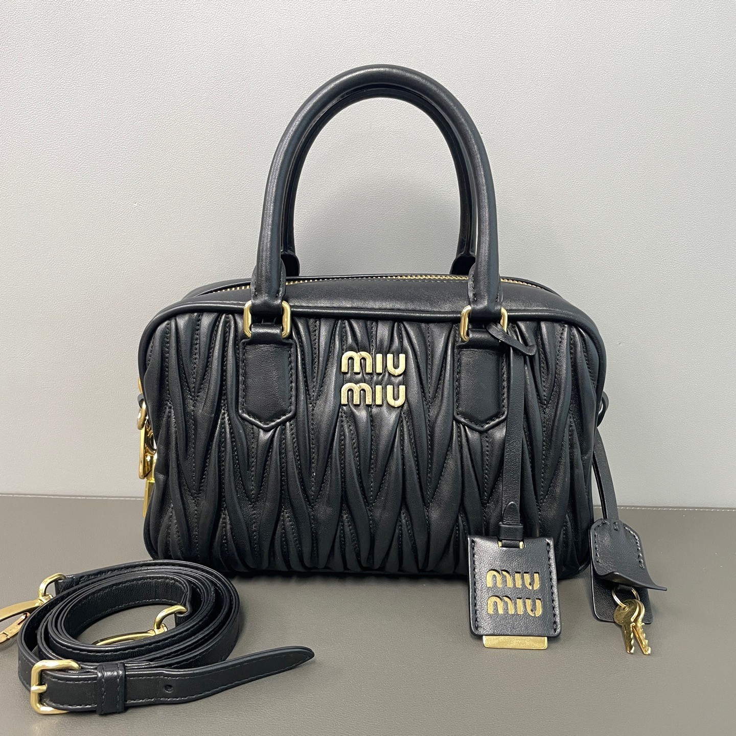 Miu Miu Pre-Owned Authentic Shoulder Bag Free Tracked Shipping