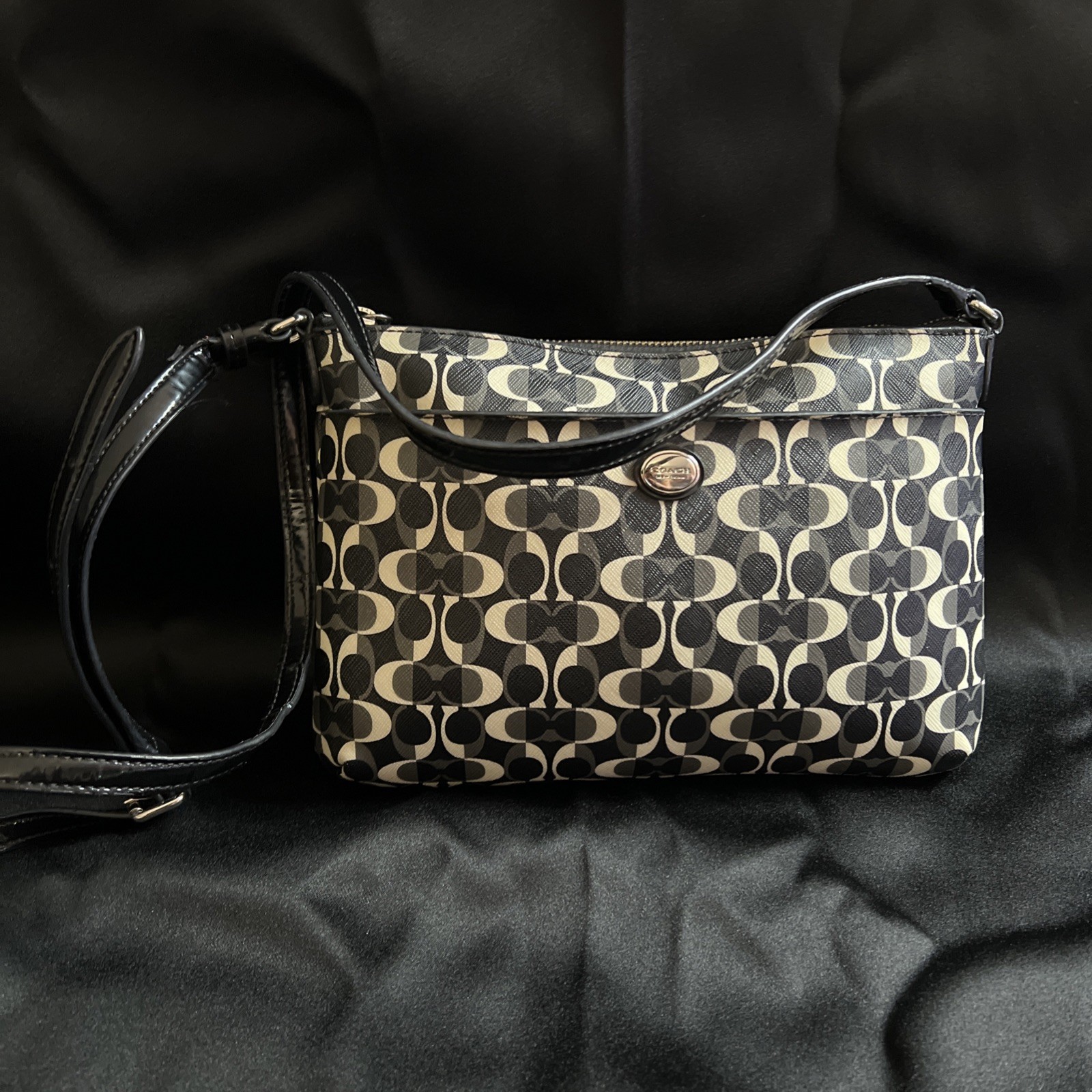 COACH~Black & White Peyton Dream C East West Crossbody Swingpack Purse