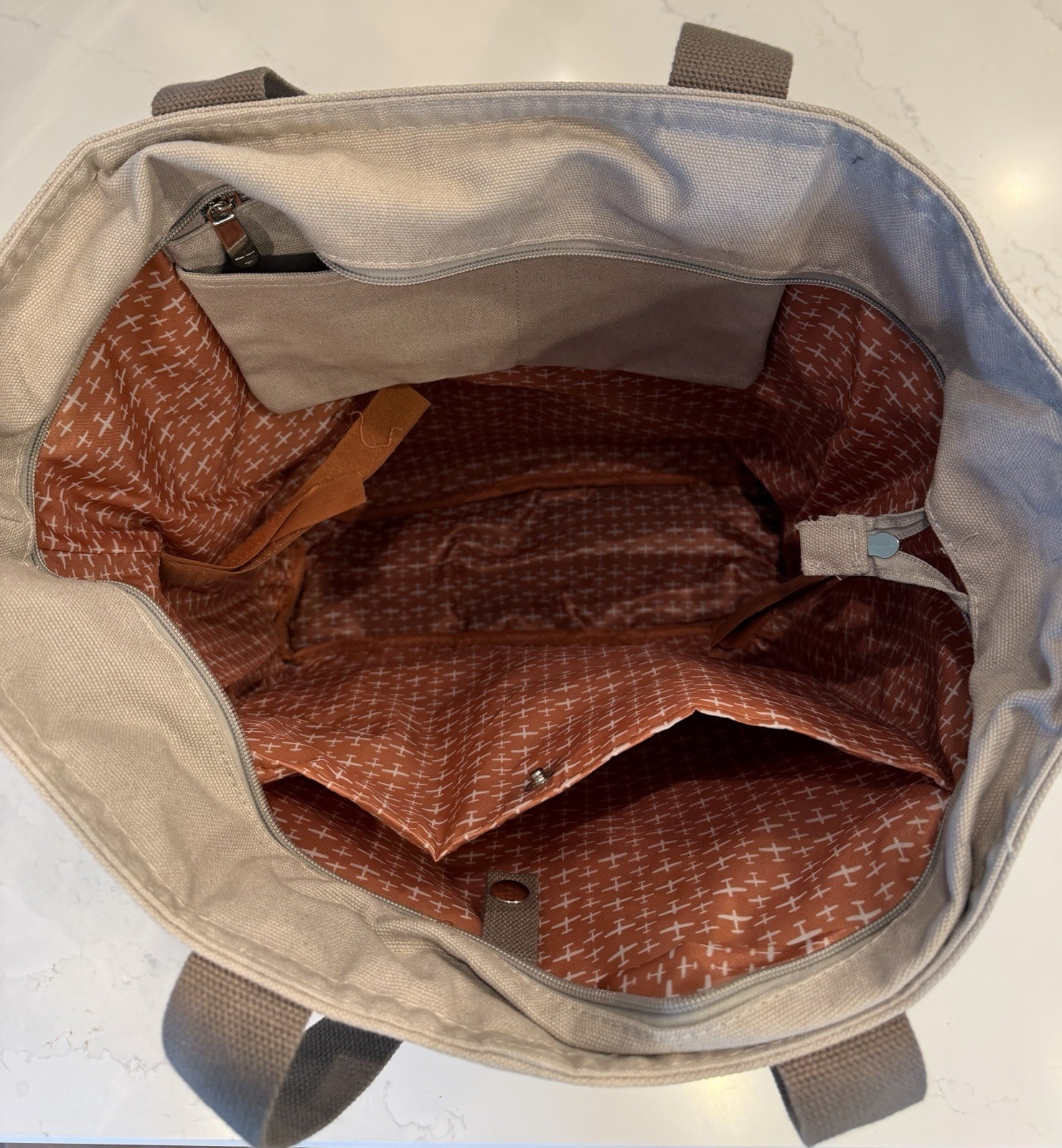 FLIGHT Outfitters Zip Top Tote Bag Gray/Beige Outer & Inner Pockets-4 zip pocket