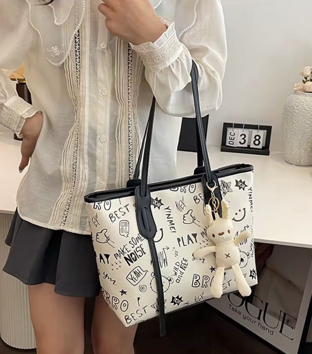 Women’s Multicolor Graphic Print Tote Bag Rope Double Handles with Bag Charm
