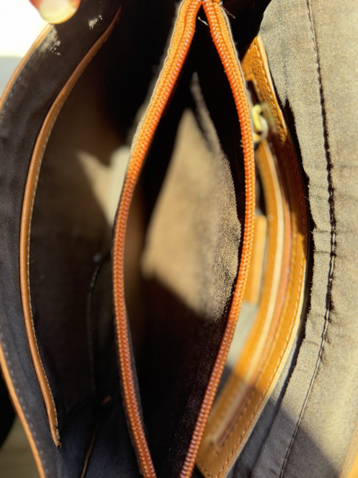 Oak & Tan Brown Medium Crossbody Bag Zip & Magnetic Closure, Inner Pockets