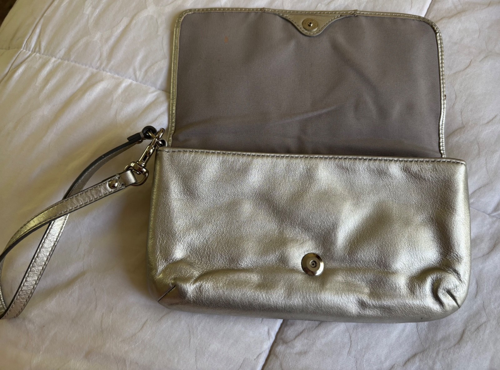 Coach Ashley Large Wristlet Clutch Metallic Silver Pleated Leather 9” x 5”