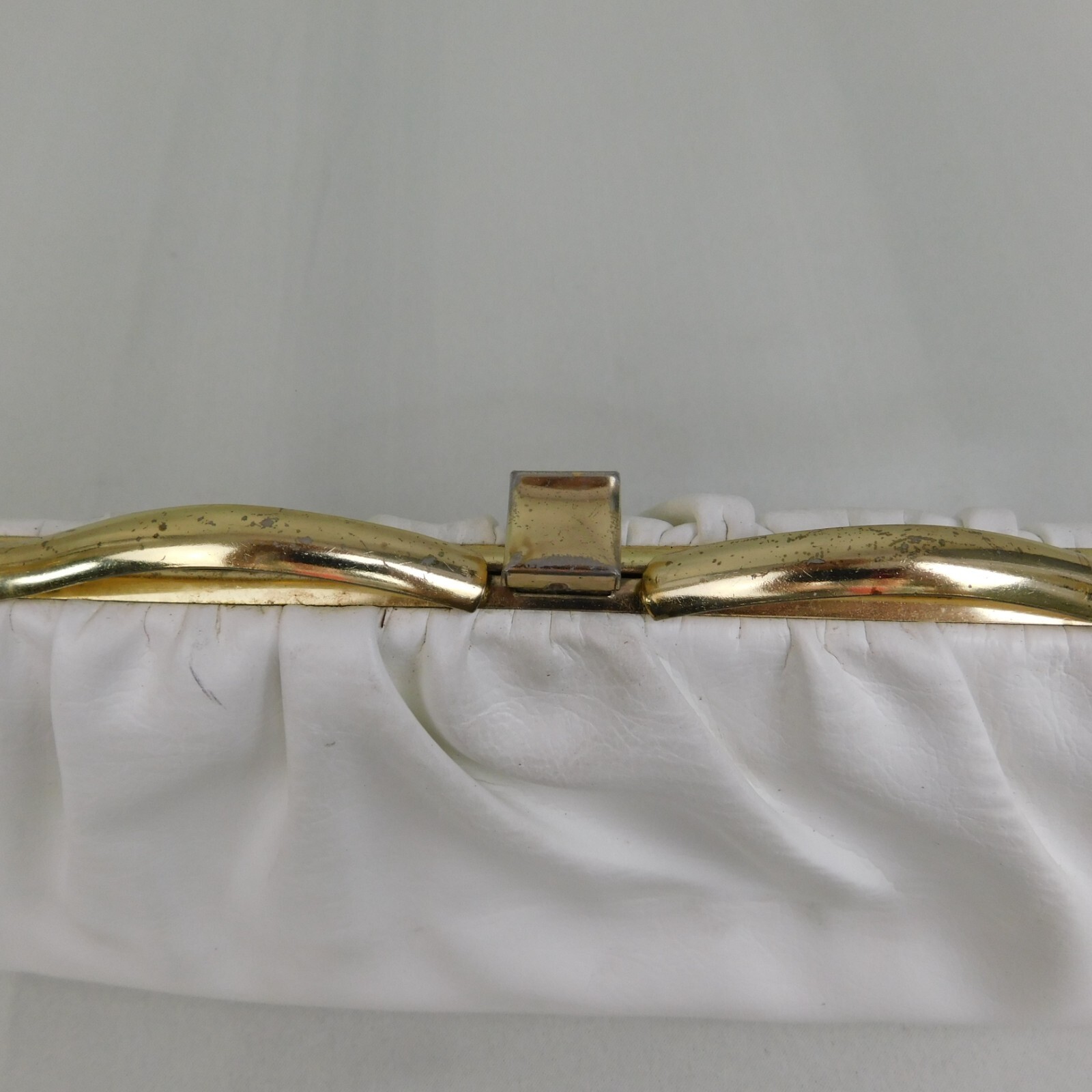 Vintage Leather Hinged Frame Top Handle Bag – White, Gold Tone Hardware #7447