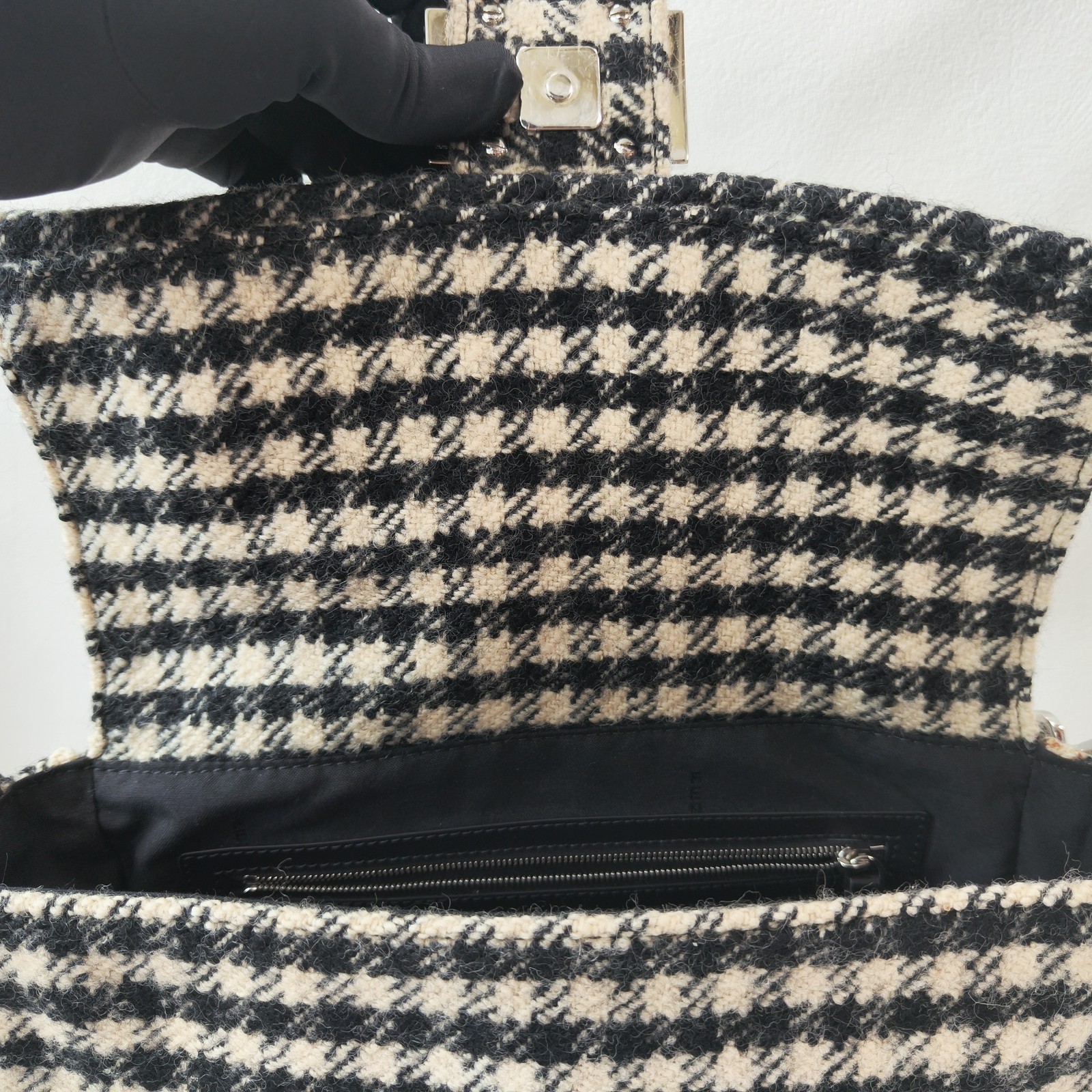 Fendi Baguette Black White Shoulder bag DQY703@pre-verified by eBay 26.07.09