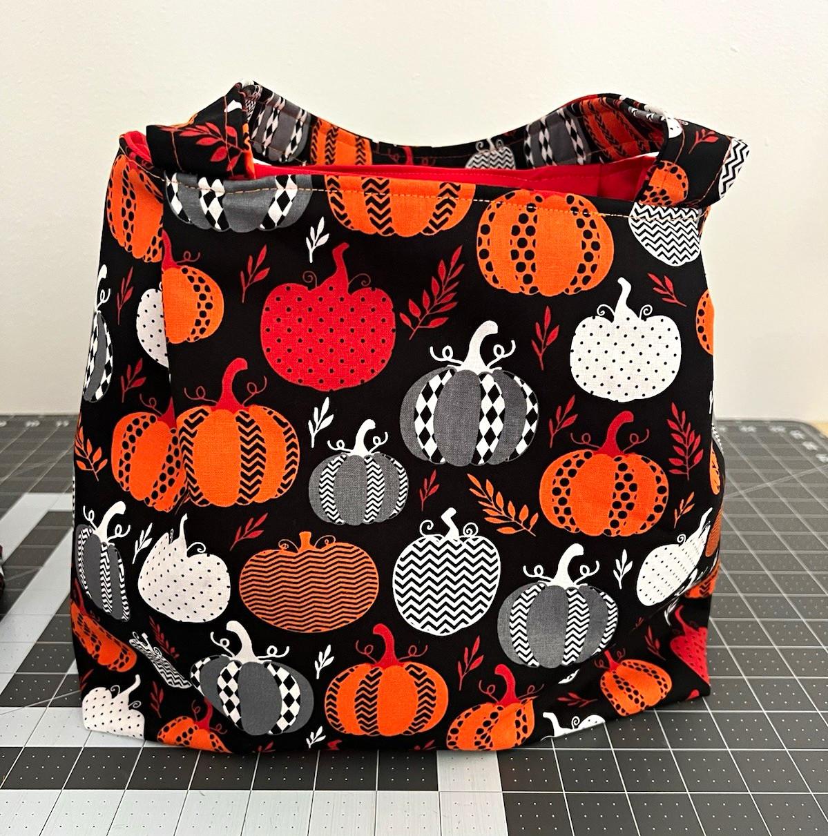 Handmade Pleated Pumpkin Print Halloween Bag w/ Handles, Orange Lining w/2 Pockt