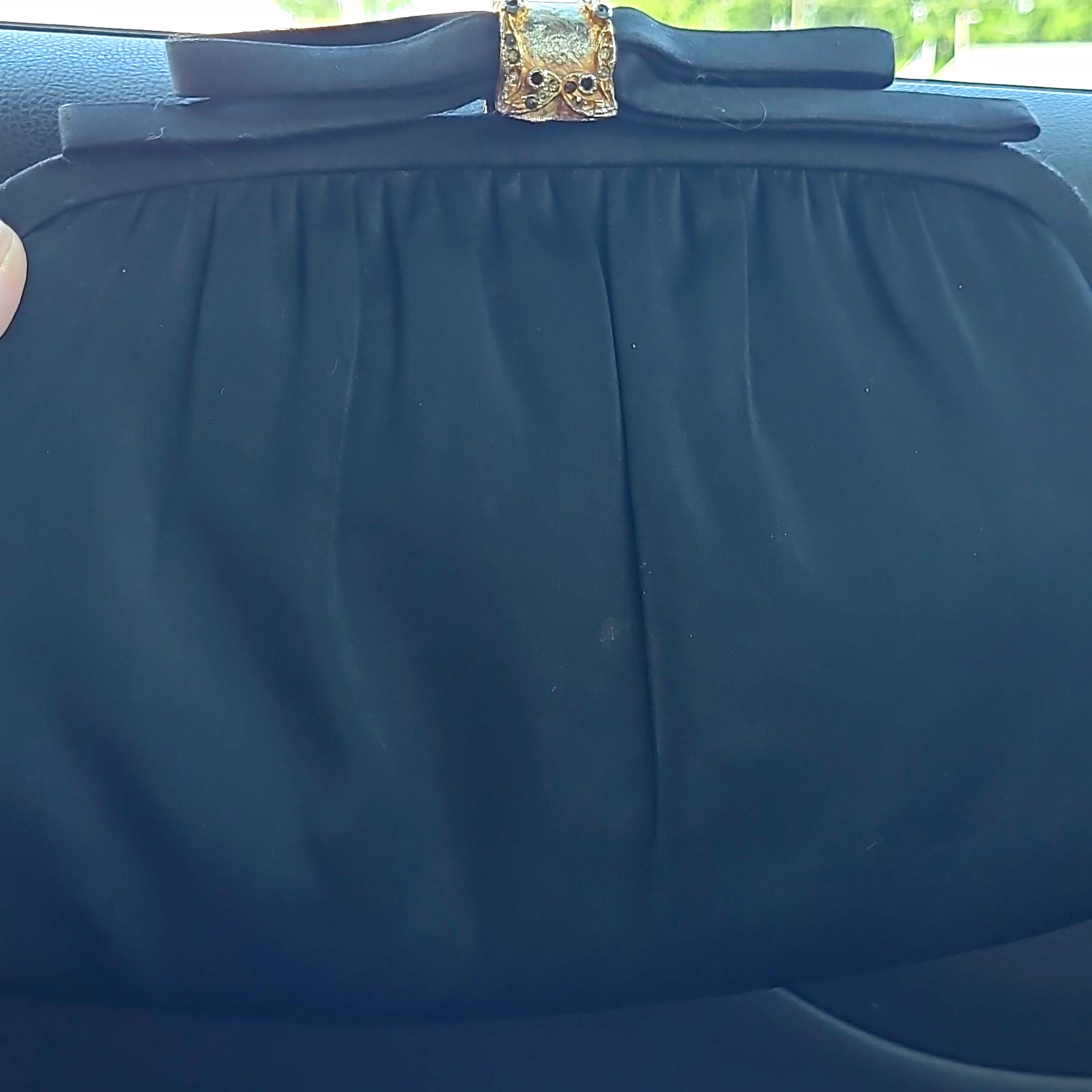 Small Black Pleated Clutch Kiss Lock Gold Hardware Chain Shoulder Strap C Coin