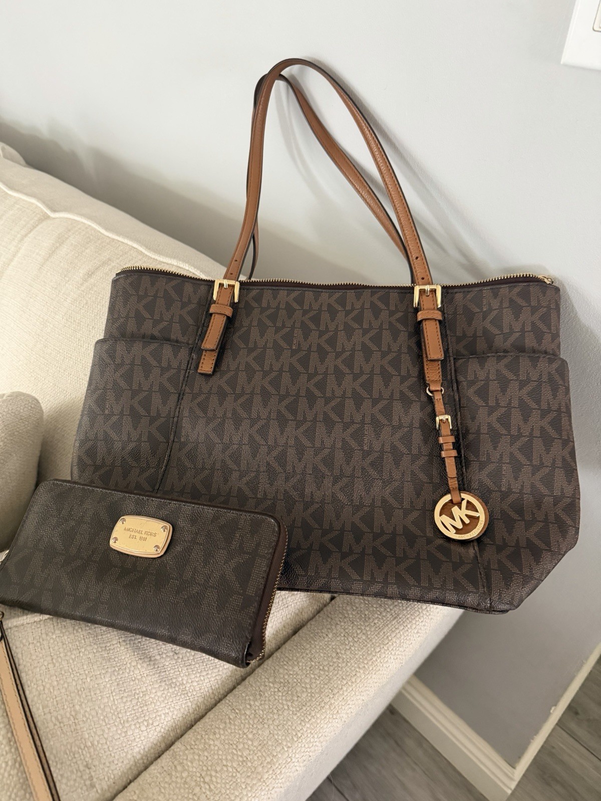 Michael Kors Brown Monogram Large Zip Tote & Zip-Around Wallet Set, Pockets