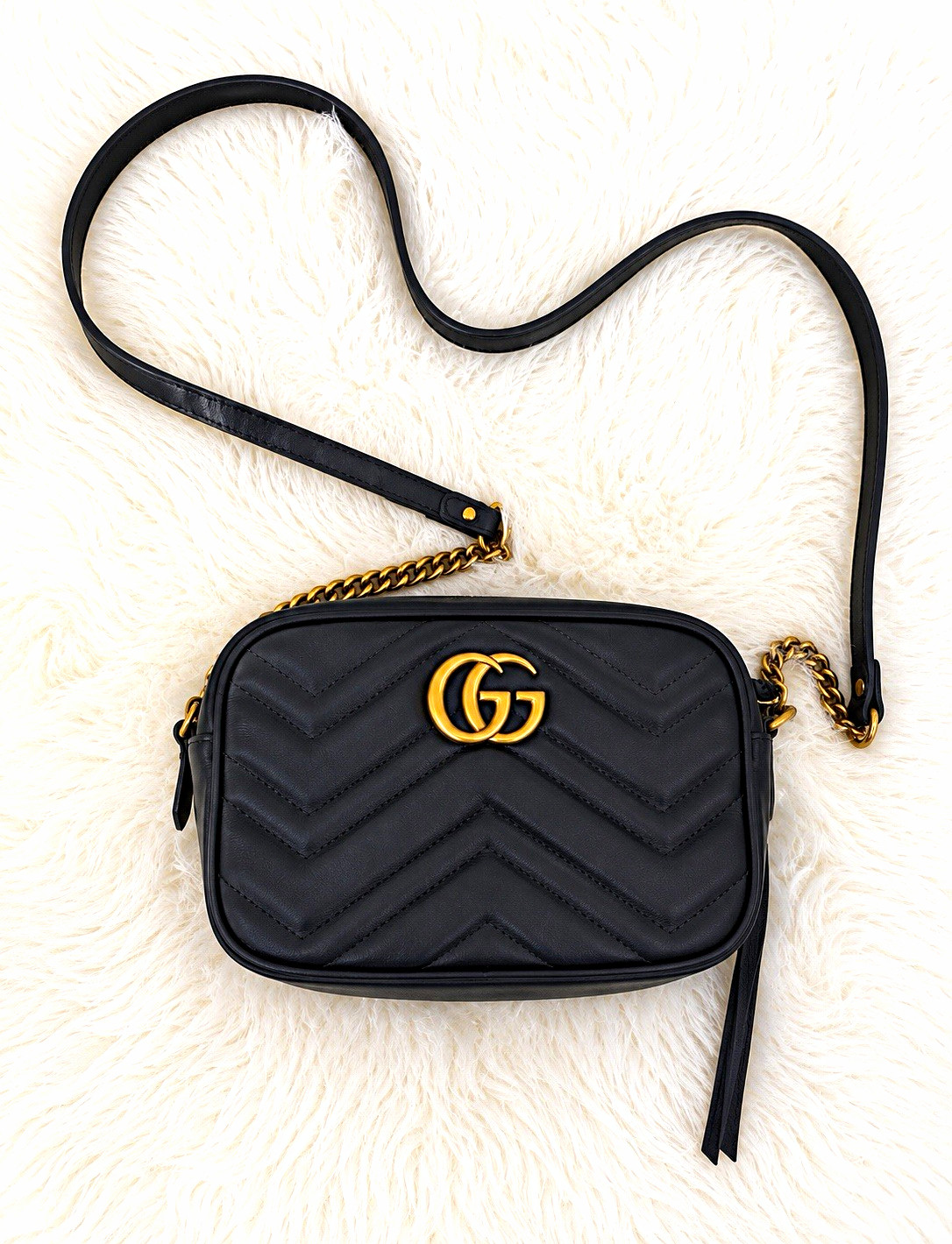 Gucci Black Quilted Chevron GG Logo Zip Crossbody Bag Gold Hardware Strap