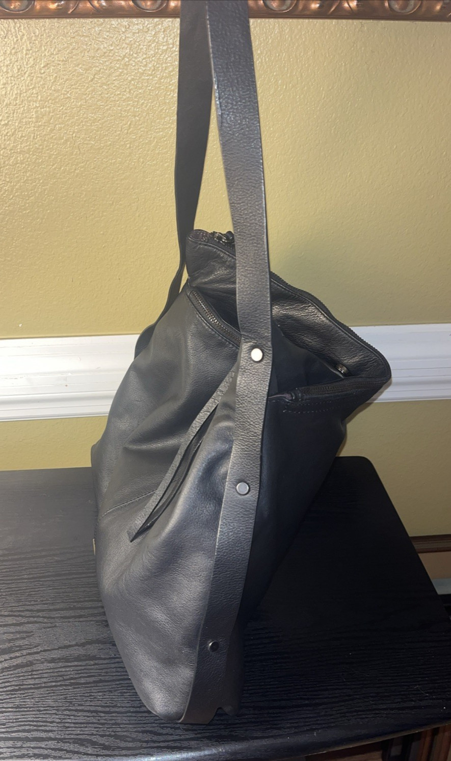 Kooba Women’s Stratford Hobo Bag With Shoulder Strap- Leather (Black)