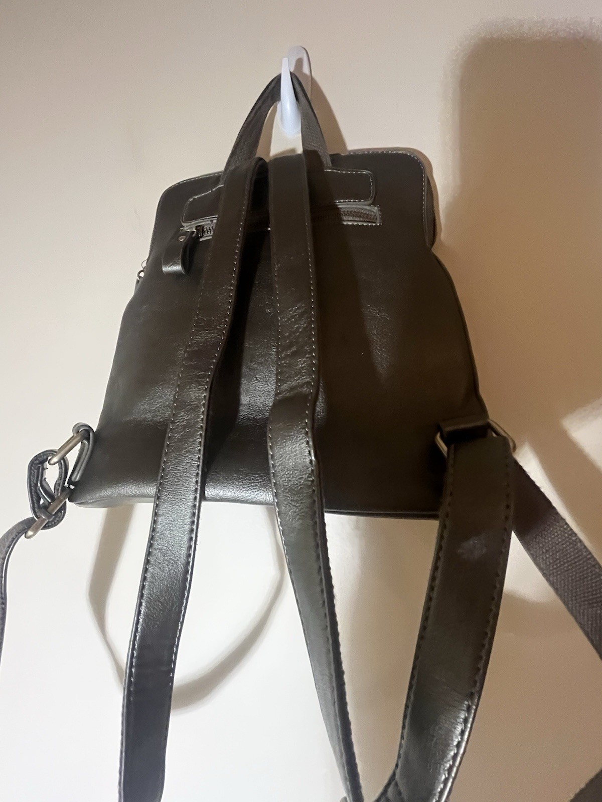 Joy Susan Backpack Women’s Gray/Green Many Zippered Pockets Adj Straps Loop Hook