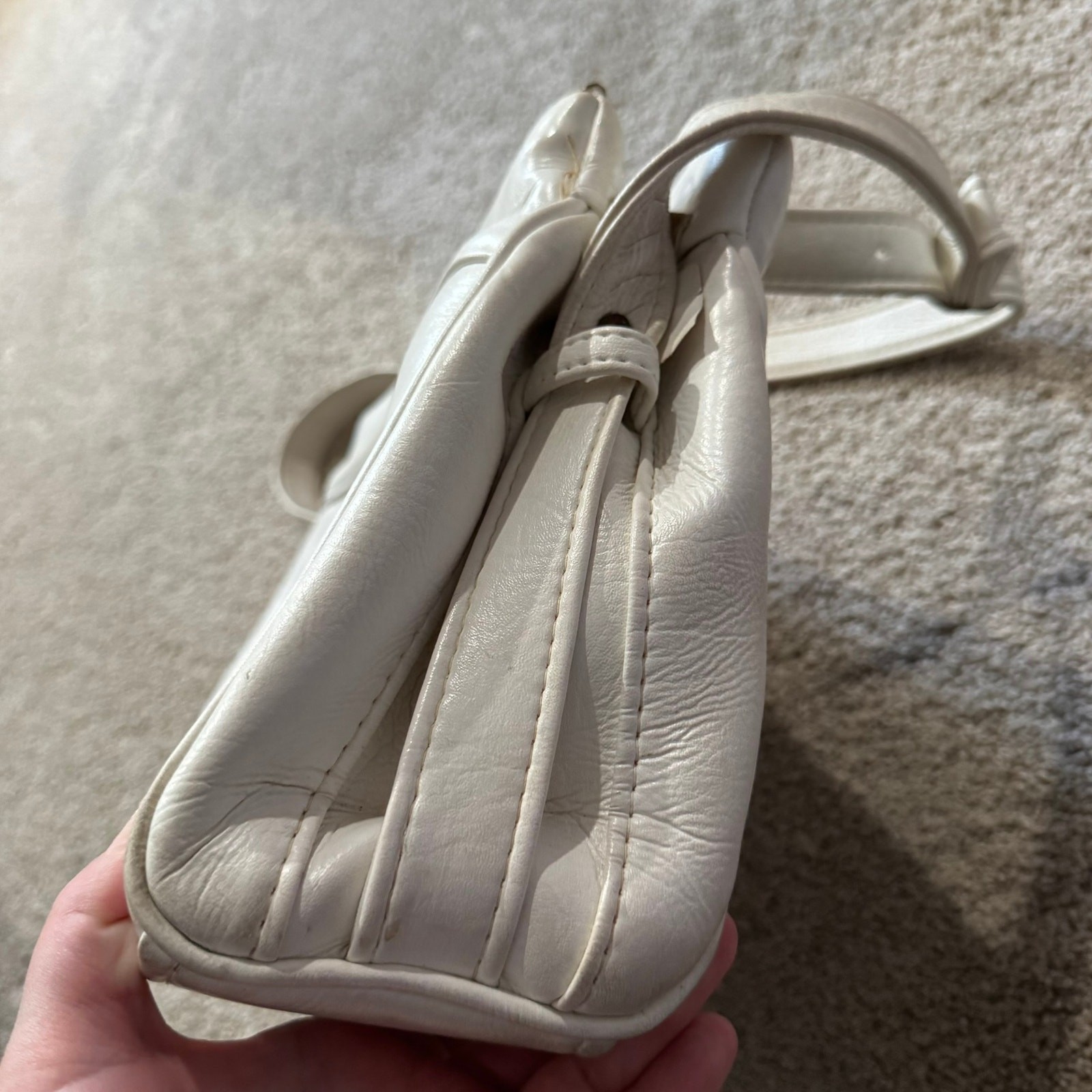 Vintage Unknown Brand Women’s White Shoulder Bag Pocketbook Multi Zippers Prop
