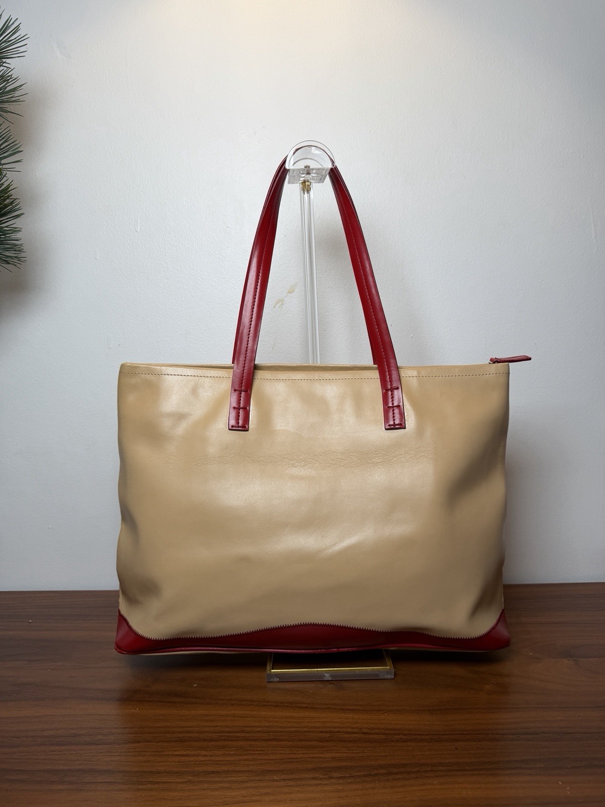 M. London Tote Bag Beige/Red Zip Top Double Handles Lined Pockets – VINTAGE