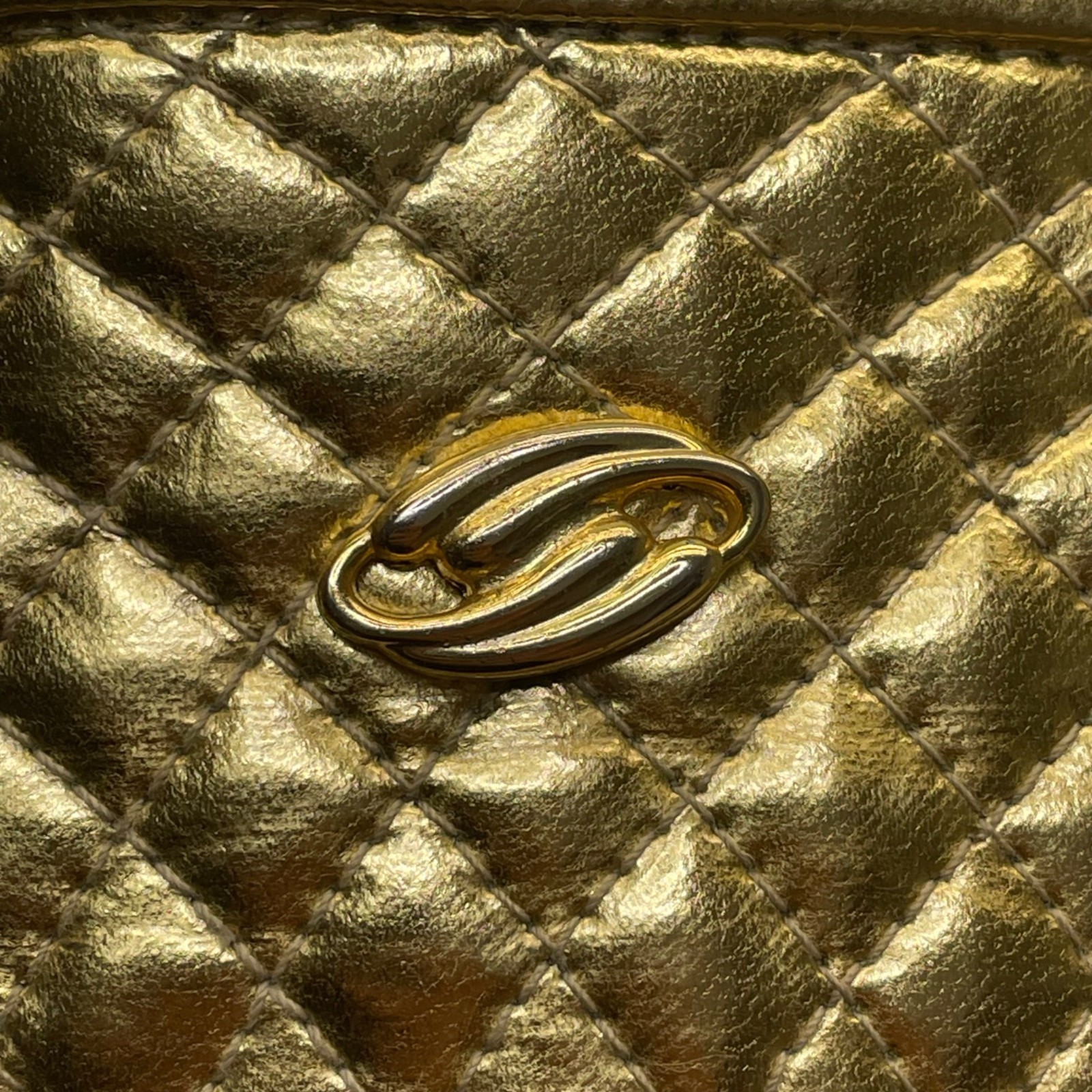 Vintage Unbranded Women’s Gold Quilted Vegan Leather Crossbody Bag Size M