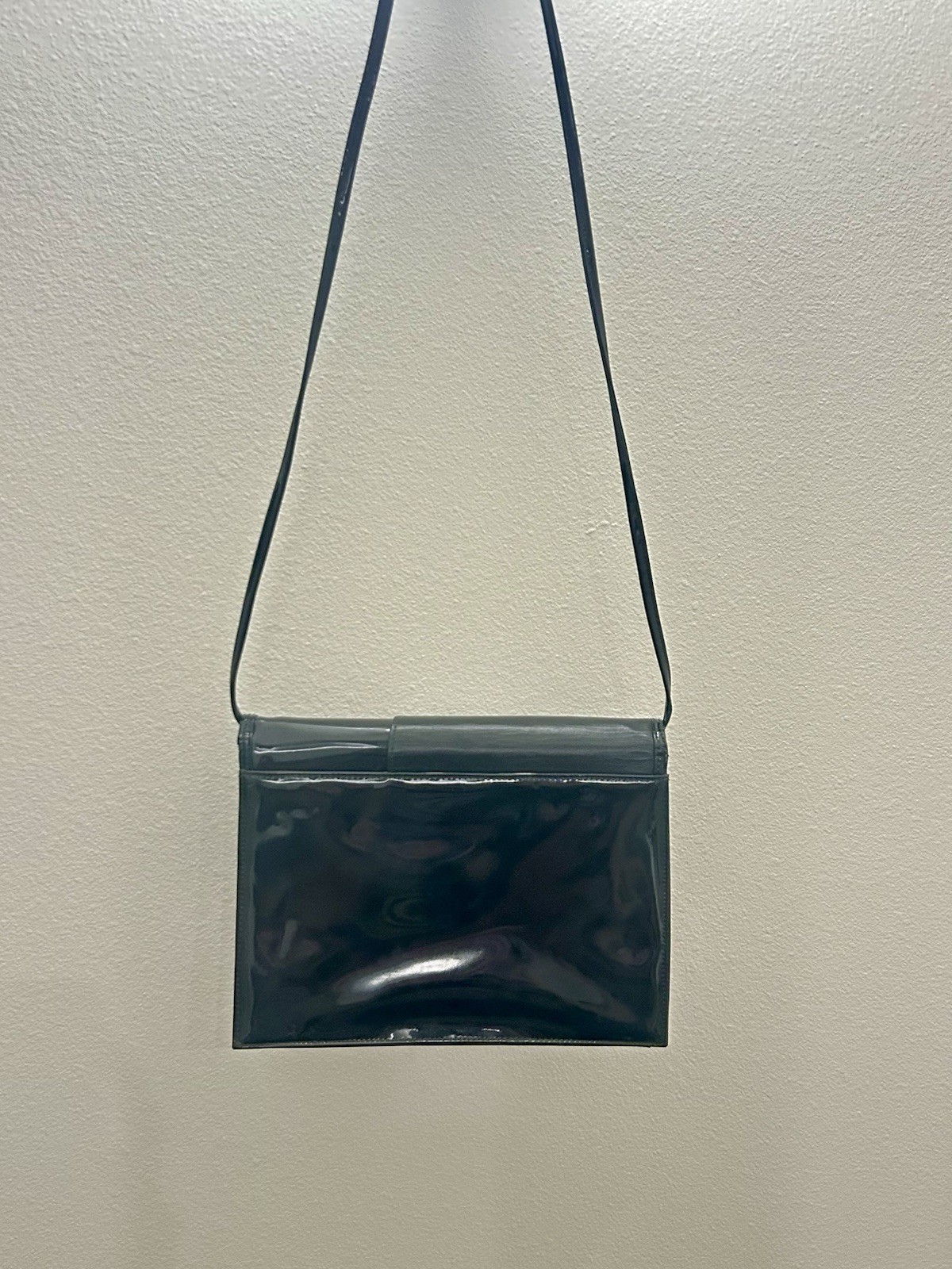 Margolin Black Patent Leather Pleated Flap Shoulder Bag Vintage 80s Art Deco Era