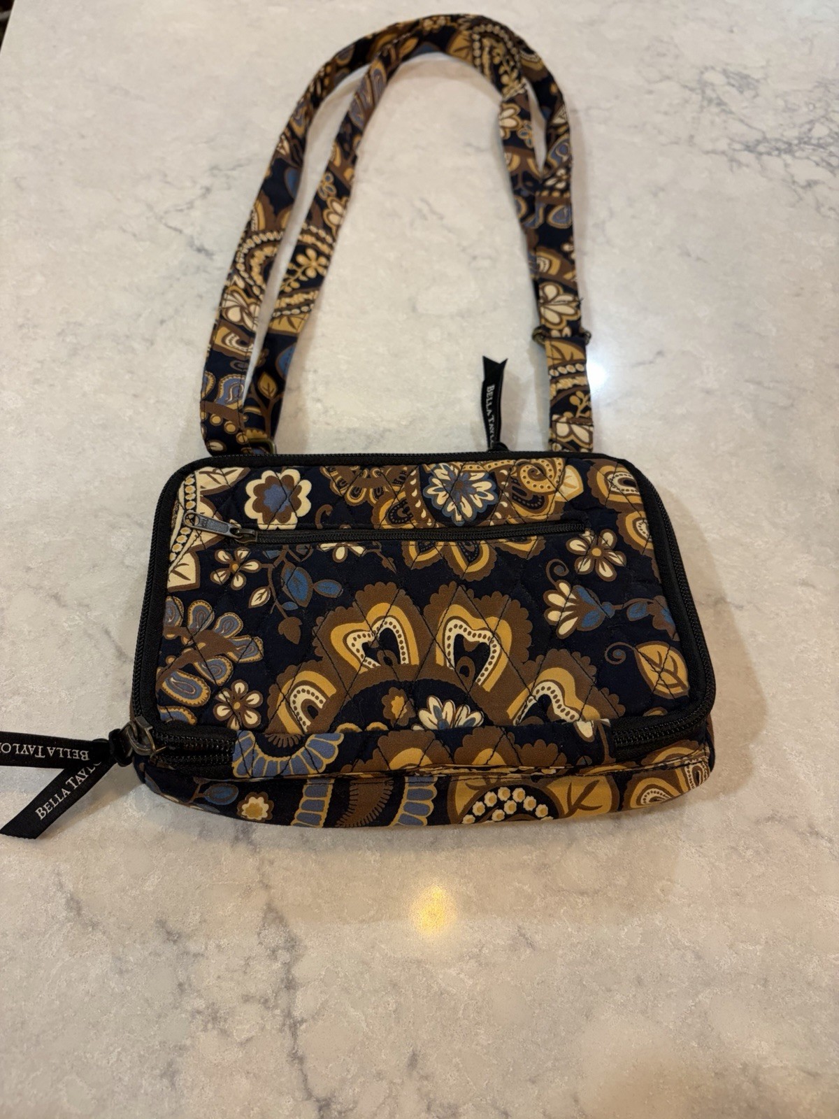 Cute Boutique Bella Taylor Quilted Wallet Crossbody Great Condition Amaretto