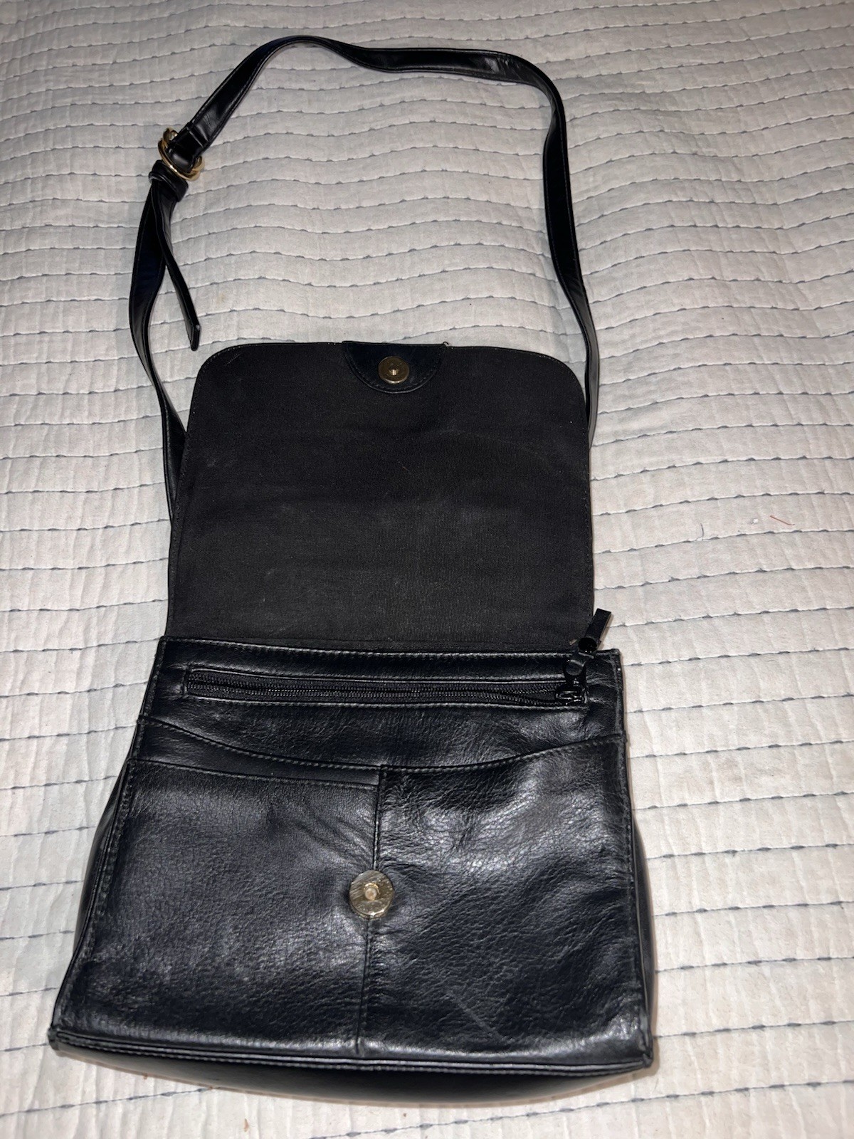 LEATHER SHOULDER BAG GOLD TRIMS
