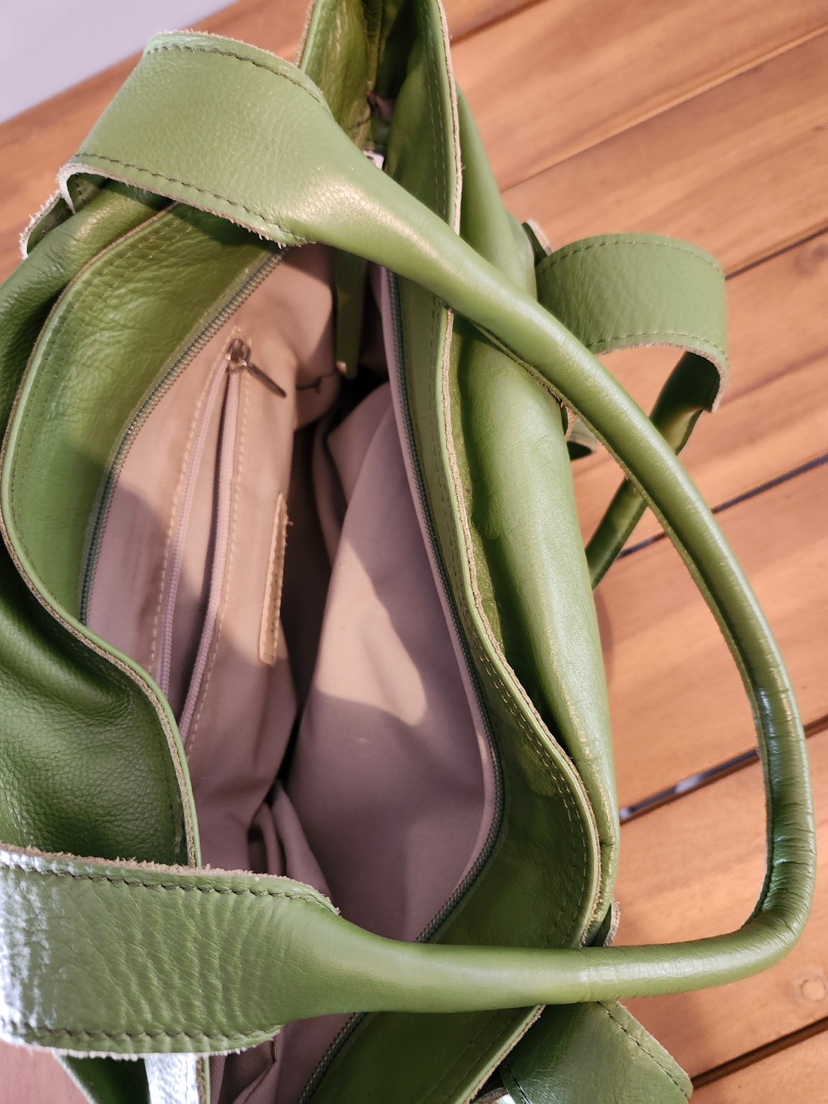 Innue Leather Shoulder Handbag Light Green In Excellent Condition 11 X 15″