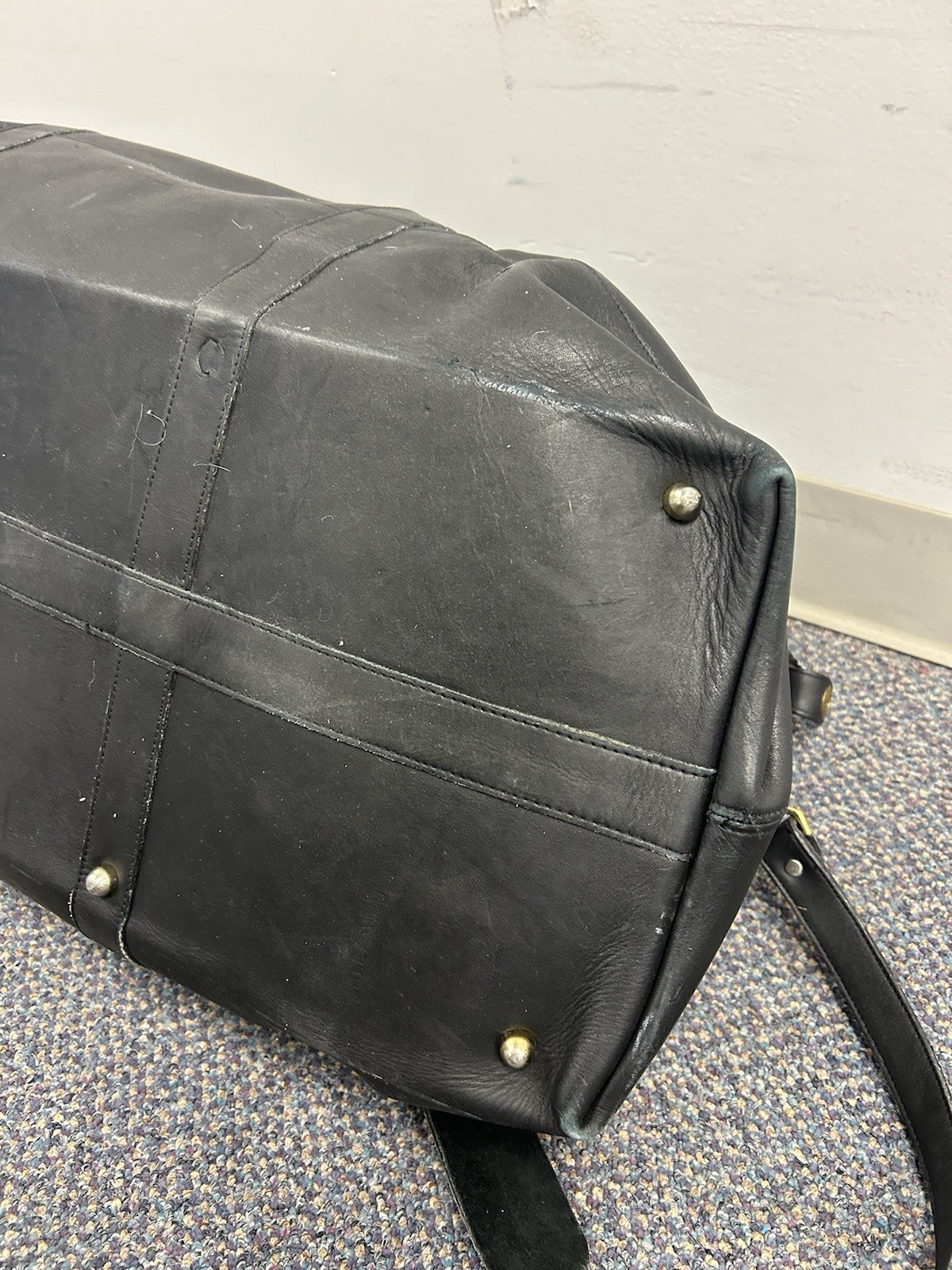 Vtg Coach duffle Bag, German Hook, Black, shldrstrap, USA made, cowhide 26x15x10