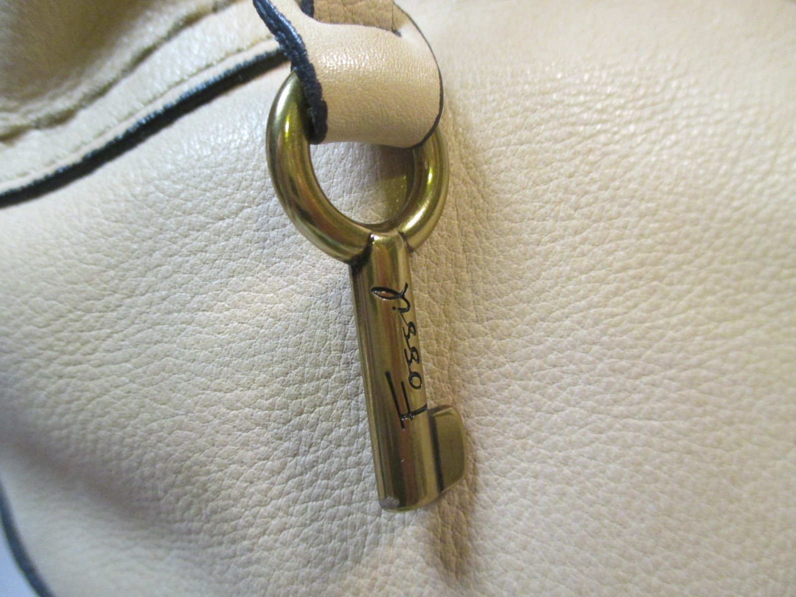 Fossil Yellow Leather Shoulder Bag Purse Key Charm Multiple Compartments