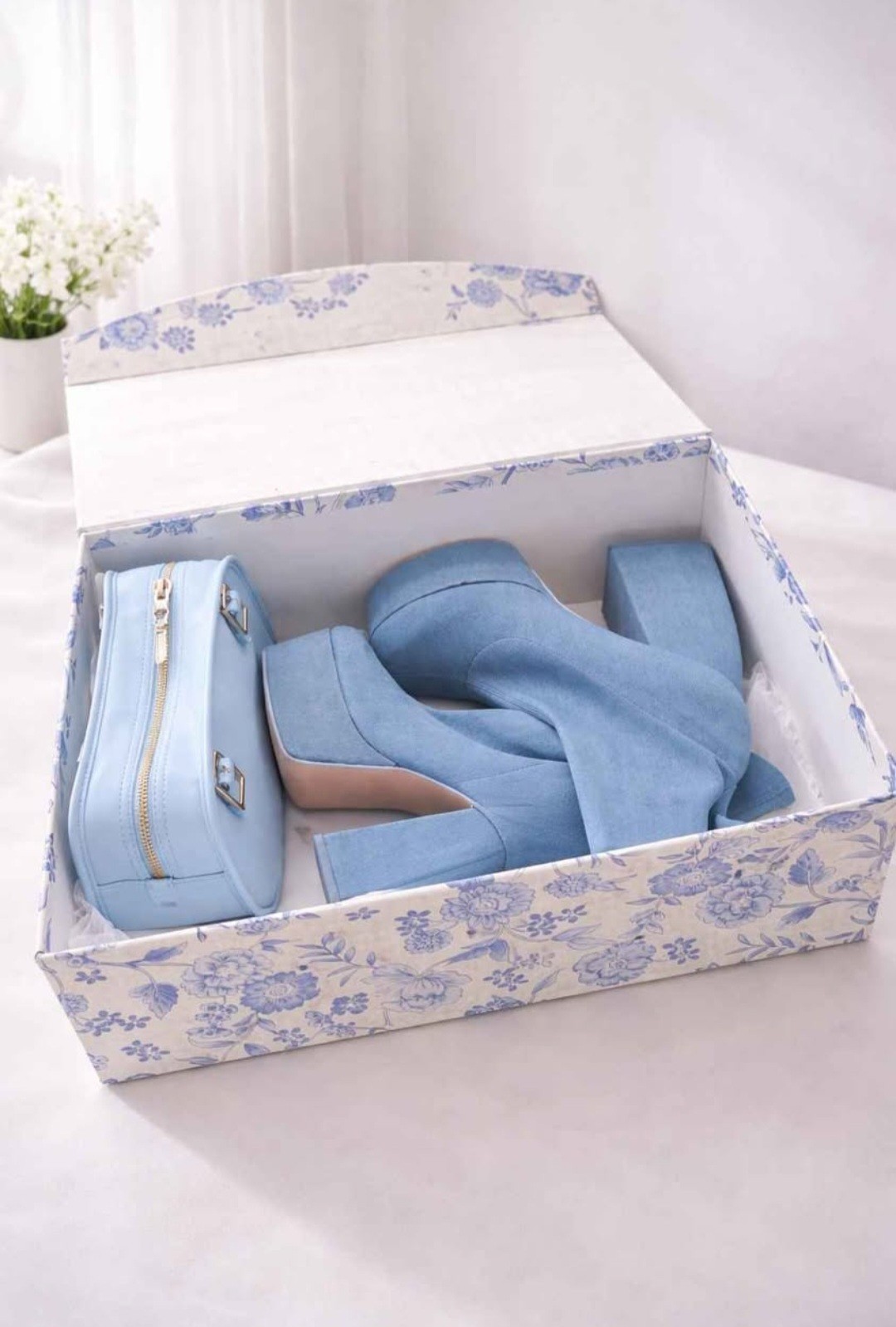 Elegant Blue Set Forever 21 Boots Designed Purse & Flower Gif Box, All Mew