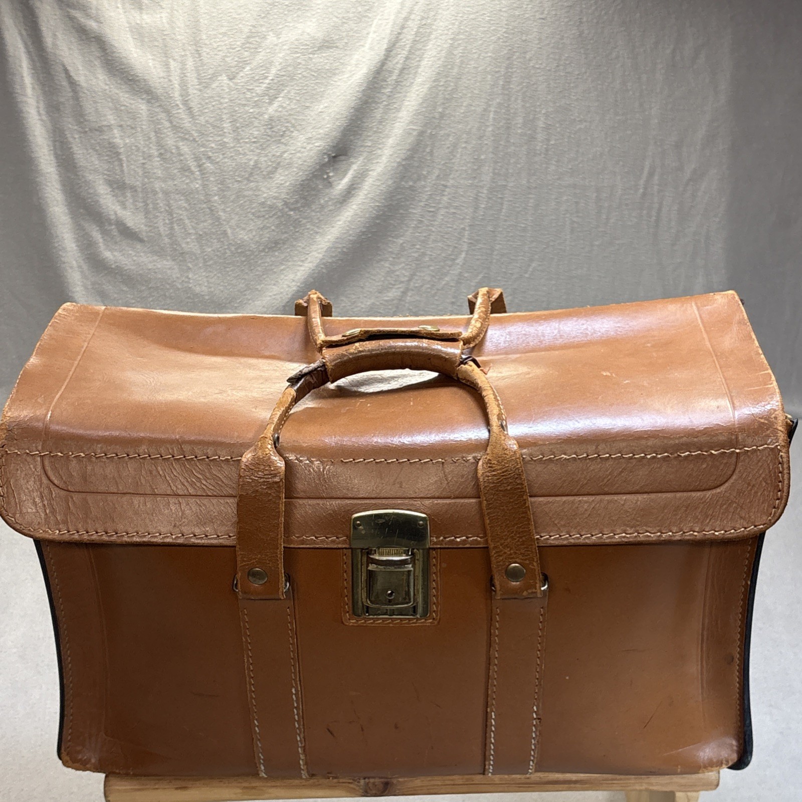 SCOTT SADDLE CO. DOCTORS BAG / SATCHEL