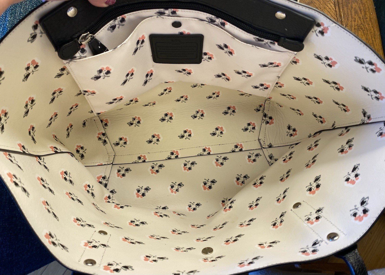 Coach 36358 Large Market Tote In Black Pebbled Leather & Floral Print Interior
