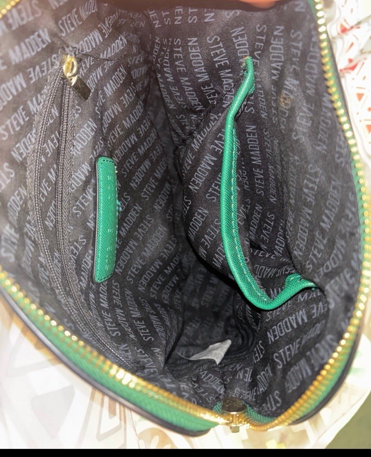 Steve Madden Green Small Crossbody Zip Bag Chain Strap Gold Hardware Pockets