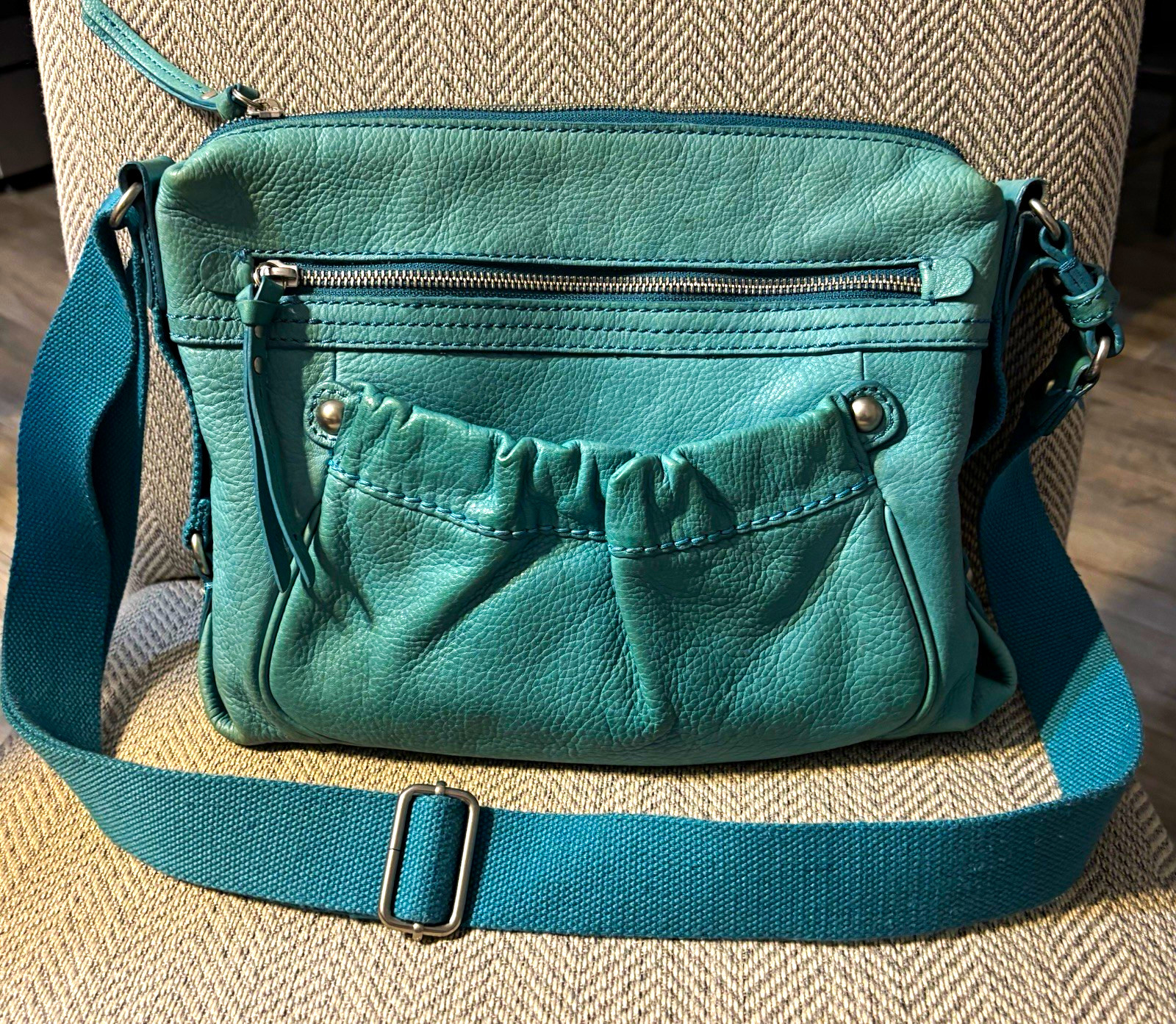 Teal Pebbled Crossbody Bag Medium Zip Closure Adjustable Strap Inner Pockets12x9