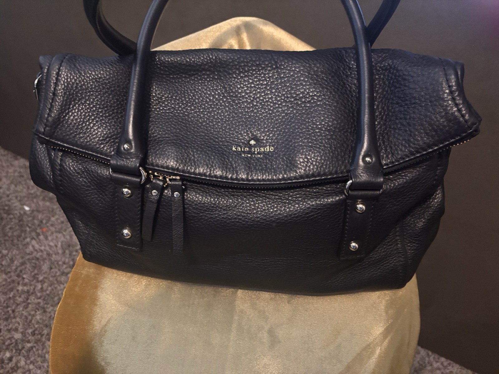 Kate Spade Cobble Hill Leslie satchel features a distinctive two-way fold-over