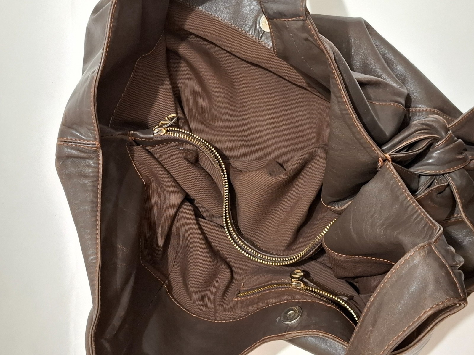 Vintage Valentino Garavani Hobo Brown Handbag with Bow