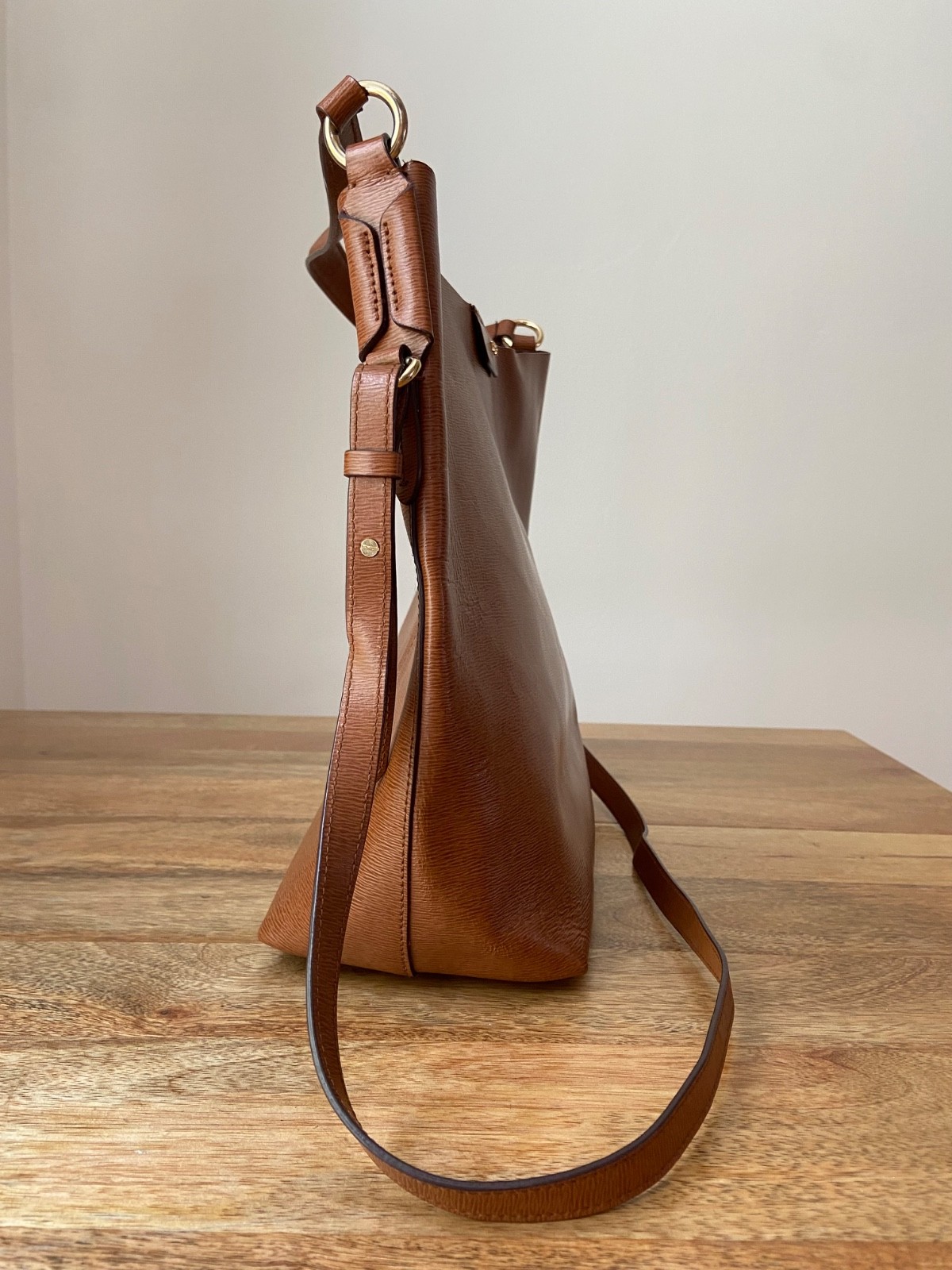 RLL Ralph Lauren Brown Leather Tote Bag Magnetic Closure. Casual. 13×11 Inches.