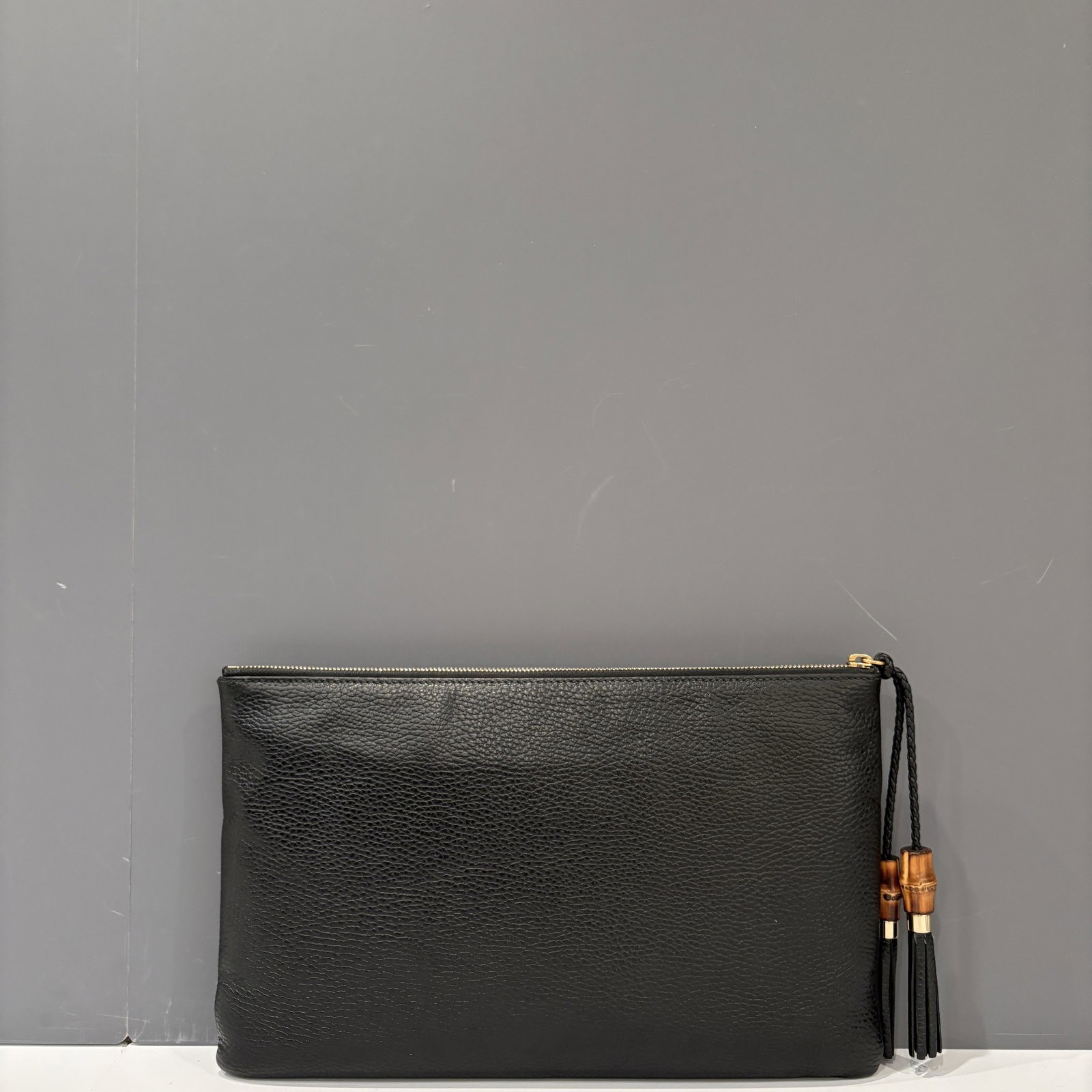 Gucci Tassel Clutch Black Grained Calfskin (hs032826b8)