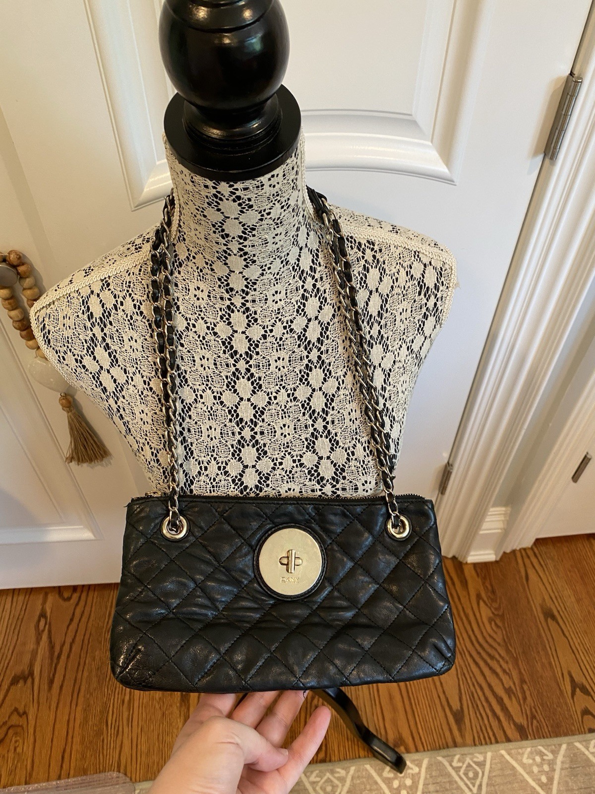 DKNY Black Quilted Leather Turnlock Shoulder Bag Adjustable Cross Body Purse EUC