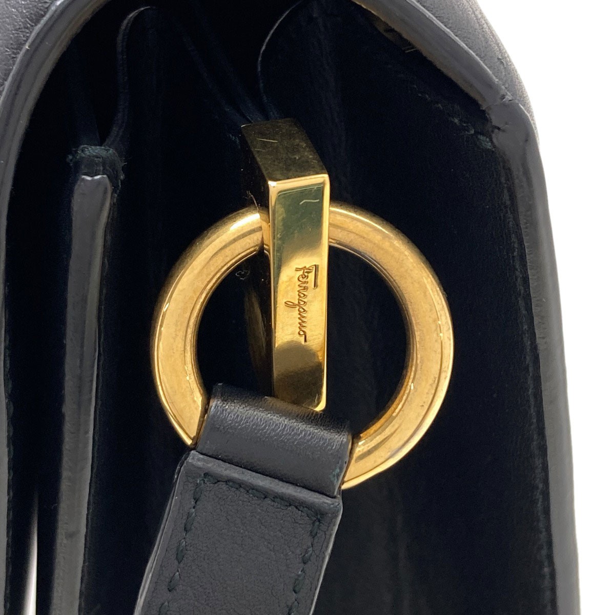Salvatore Ferragamo Gancini Hardware Long Shoulder Shoulder Bag Leather La…