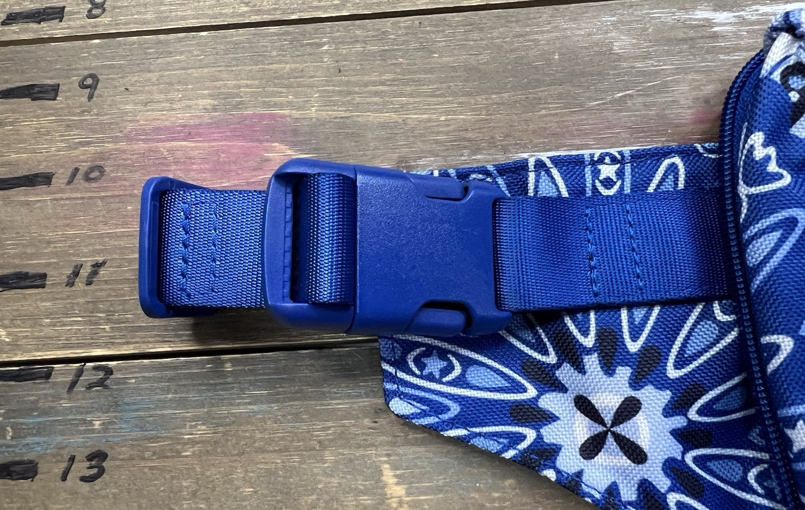 NWOT VERA BRADLEY Blue Star Medallion Fanny Style Pack Zipper Pockets Polyester